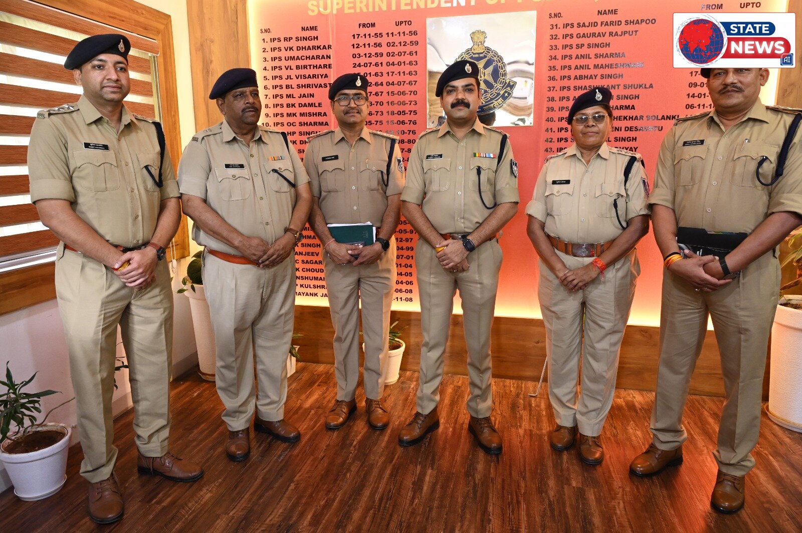 देवास पुलिस के अधिकारियों को पदोन्नति, पुलिस अधीक्षक श्री पुनीत गेहलोद ने दी शुभकामनाएं