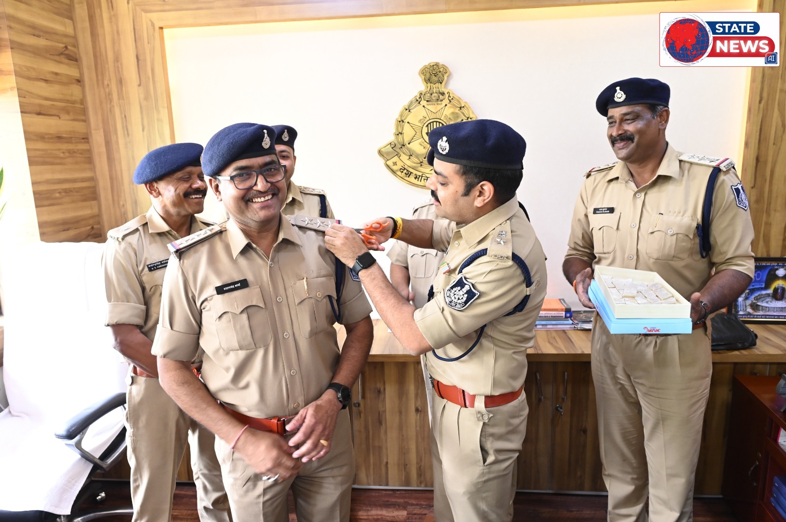 देवास पुलिस के अधिकारियों को पदोन्नति, पुलिस अधीक्षक श्री पुनीत गेहलोद ने दी शुभकामनाएं
