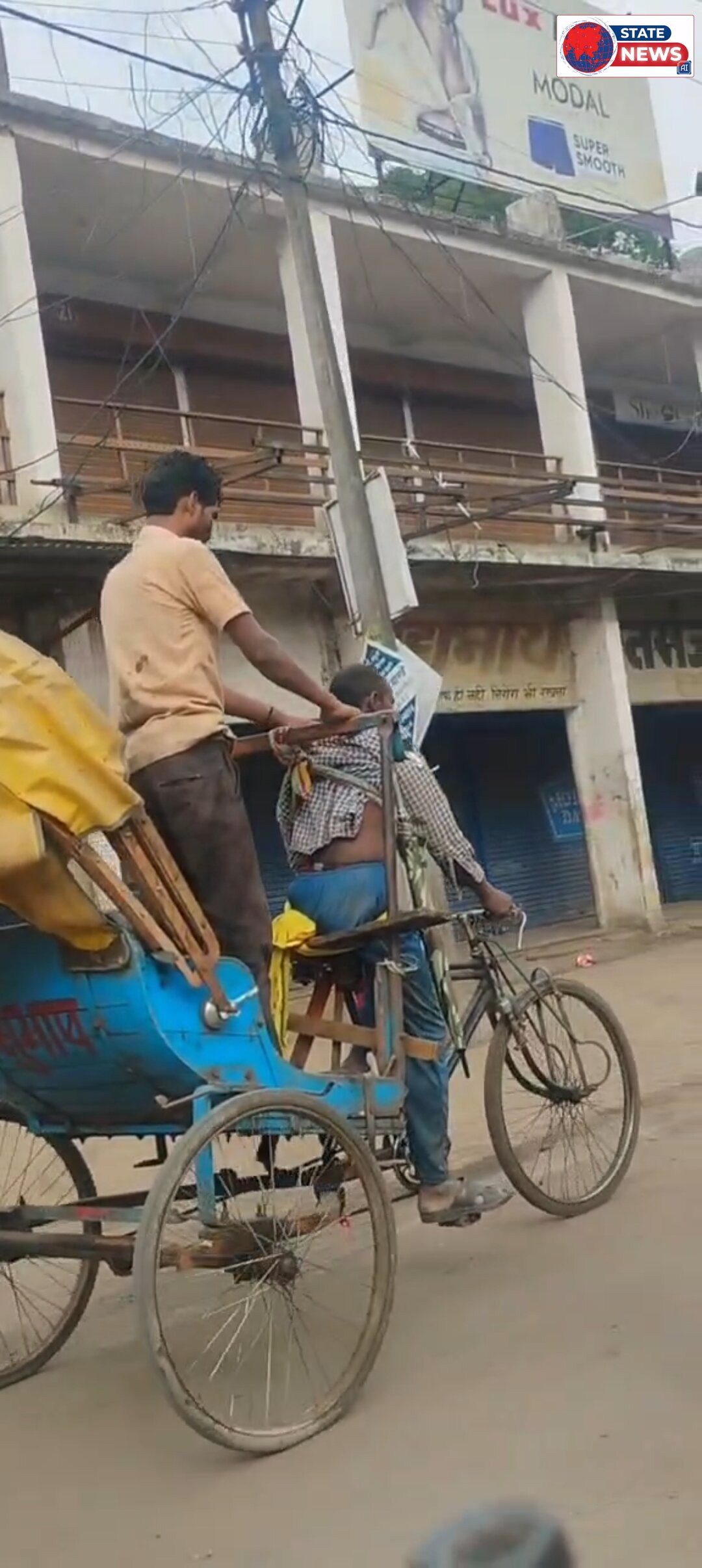 चप्पलों से युवक की पिटाई