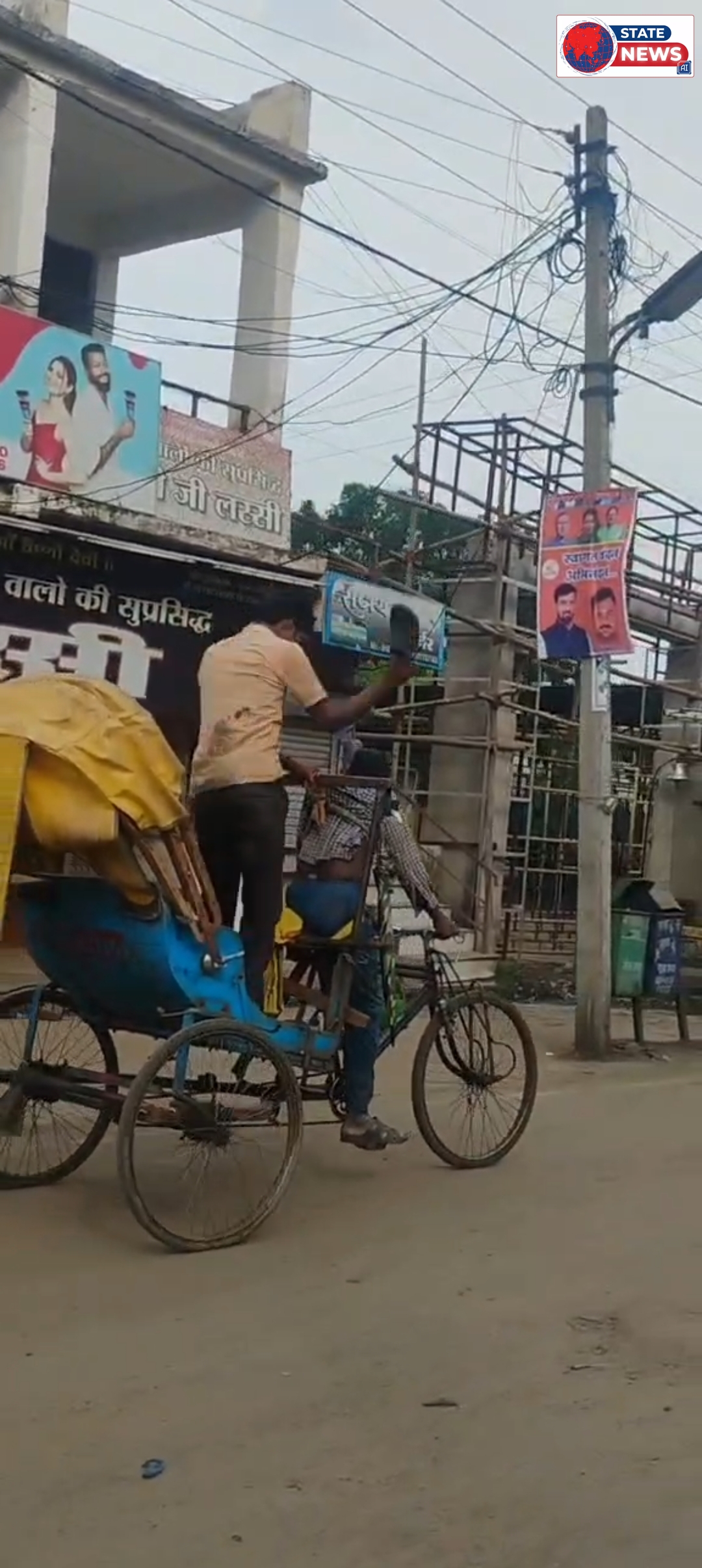 चप्पलों से युवक की पिटाई
