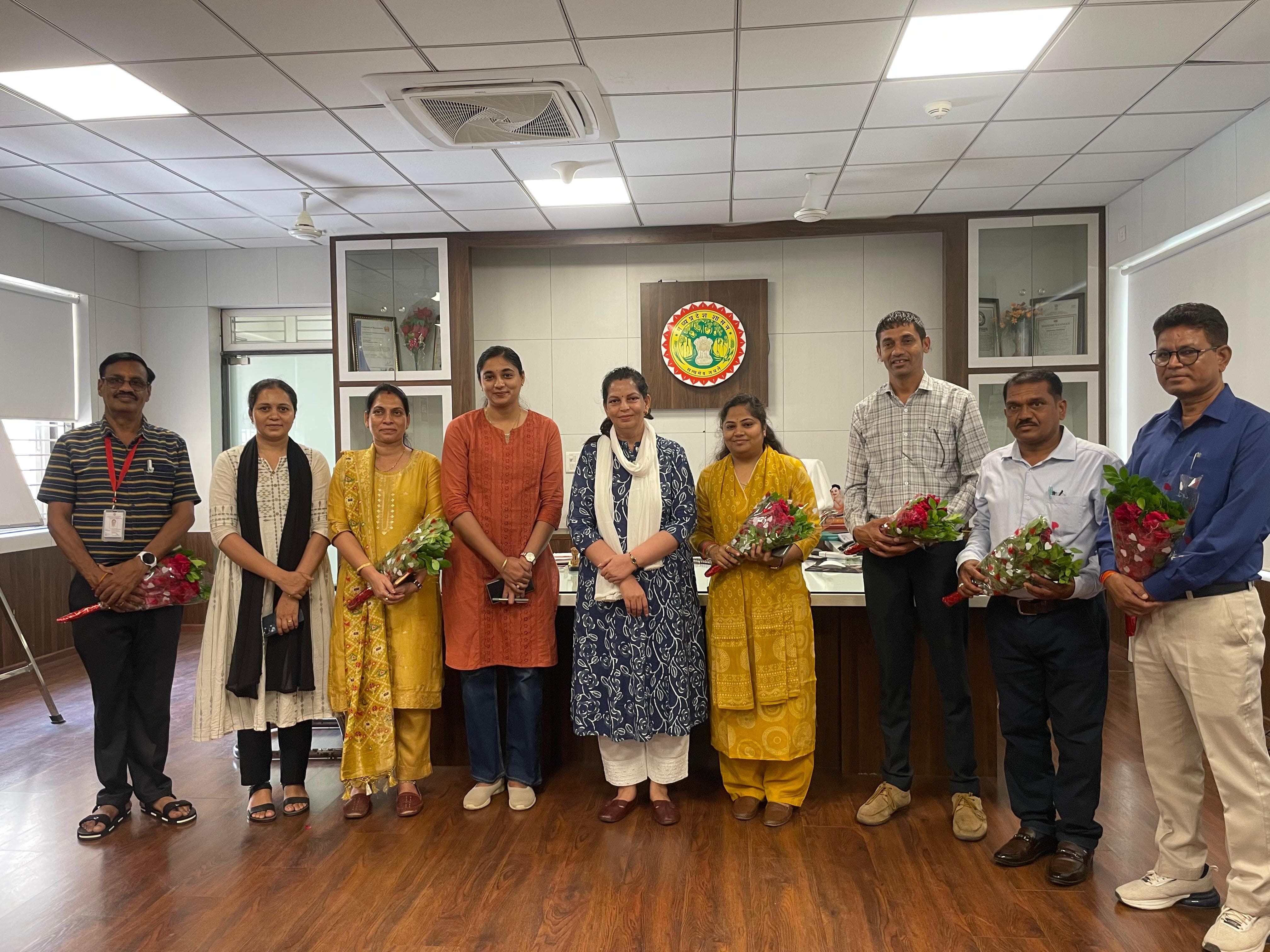 राजस्व विभाग के पदोन्नत अधिकारियों का कलेक्टर ने किया सम्मान, उज्ज्वल भविष्य के लिए दी शुभकामनाएं**