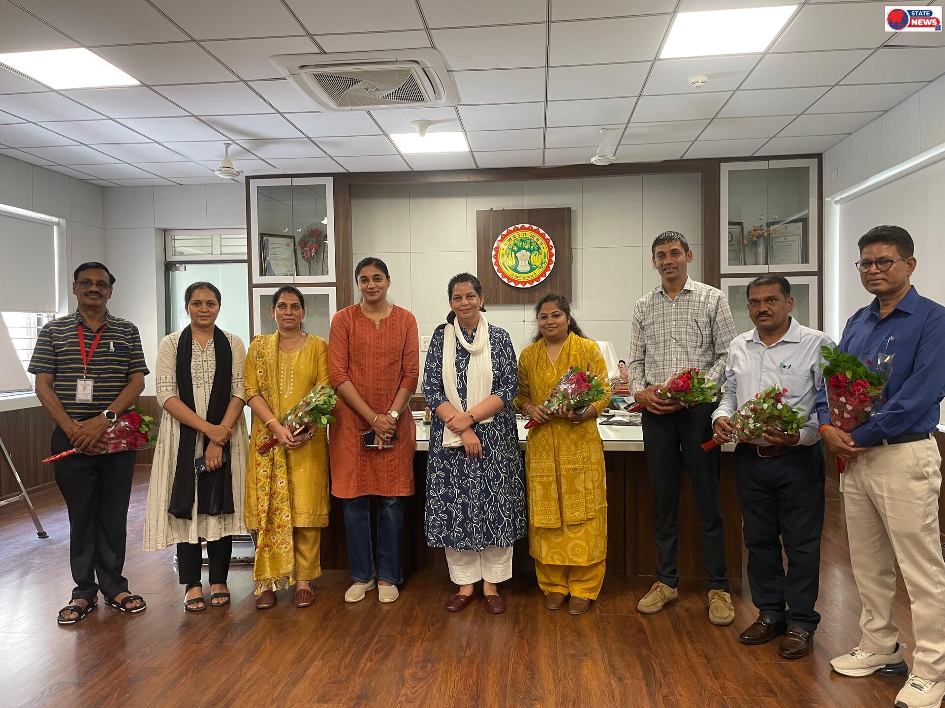 राजस्व विभाग के पदोन्नत अधिकारियों का कलेक्टर ने किया सम्मान, उज्ज्वल भविष्य के लिए दी शुभकामनाएं**