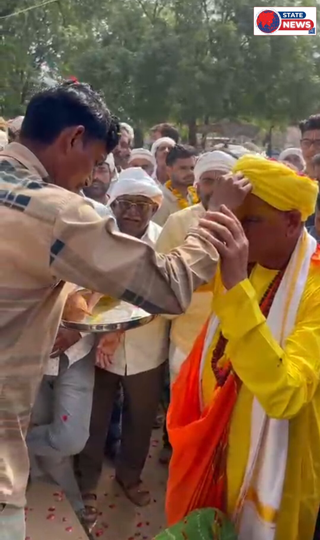 झोली अपने लिए नहीं… गौमाता के लिए: ग्राम दलूपुरा में श्री रावतपुरा सरकार ने घर-घर जाकर मांगी गौमाता के लिए रोटी, शिक्षा-स्वास्थ्य व धर्म संर