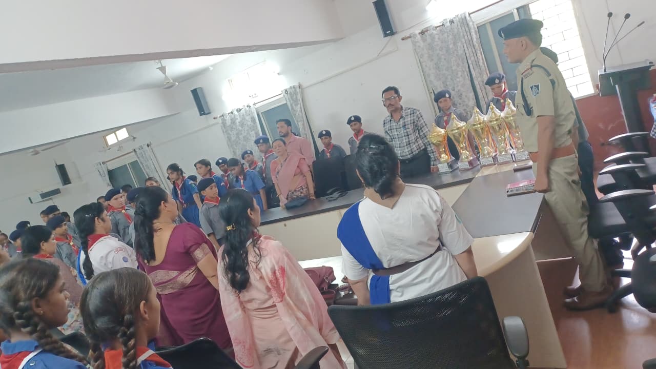 नशा मुक्ति अभियान 2.0: ट्रैफिक पुलिस ने स्कूली बच्चों को किया जागरूक, 65 स्कूल वाहनों की जांच में 39 पर कार्रवाई