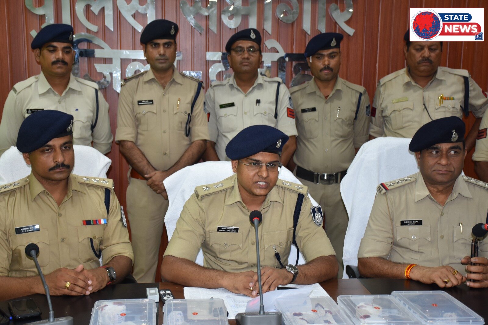 दमोह एसपी ने अंतरजिला हथियार तस्करी गिरोह का किया पर्दाफाश, 9 आरोपी गिरफ्तार, 5 अवैध हथियार और 9 कारतूस जब्त