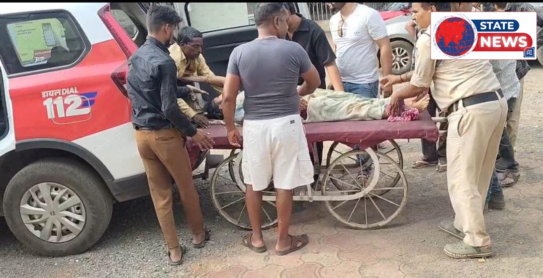 ​*गुना के थाना कैंट क्षेत्र में बस की टक्कर से घायल हुई महिला को, डायल-112 जवानों ने एफआरव्ही वाहन से पहुँचाया अस्पताल।*              ​गुना 