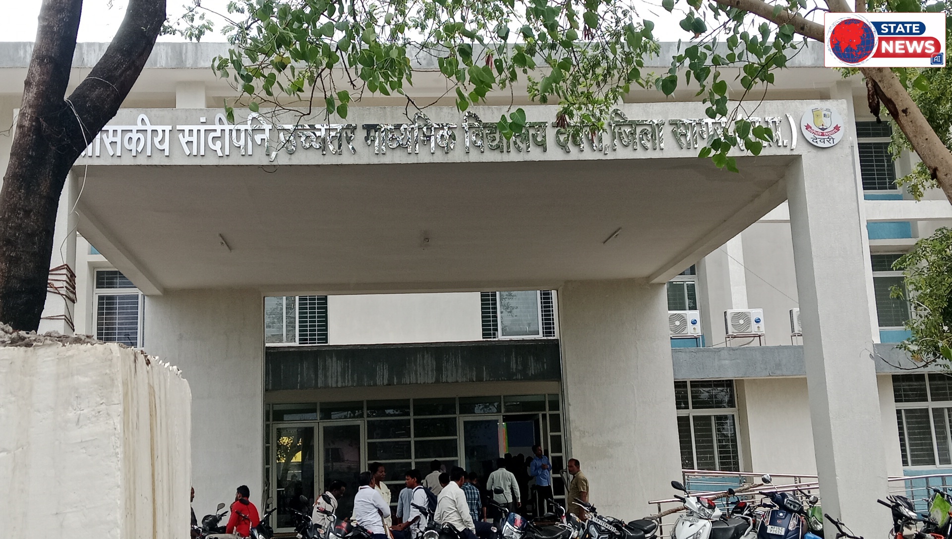36.45 करोड़ की सौगात पर पहली बारिश का 'पानी', देवरी के नव-निर्मित सांदीपनि विद्यालय में जगह-जगह रिसाव