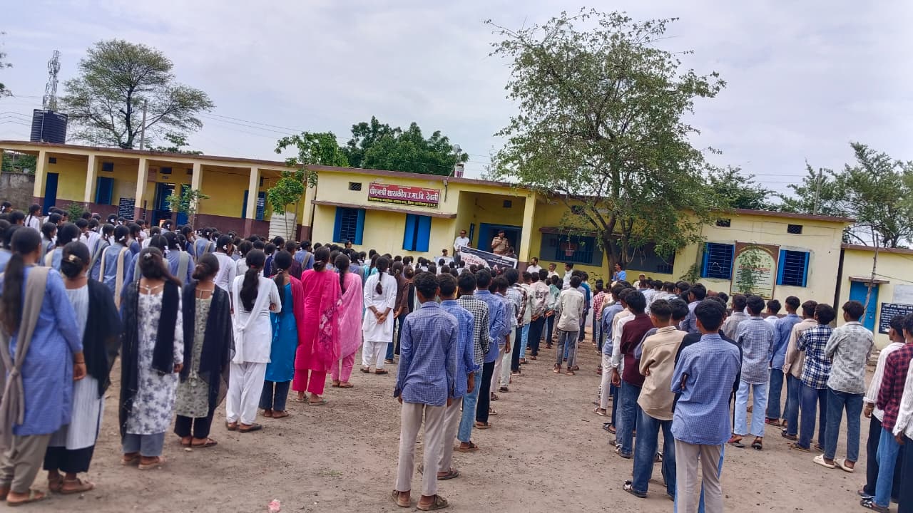 नशामुक्त आलीराजपुर की ओर बढ़ते कदम: 'नशे से दूरी है ज़रूरी 2.0' अभियान के चौथे दिन रैली, नुक्कड़ नाटक और जन-जागरूकता कार्यक्रमों से गूंजा जिला