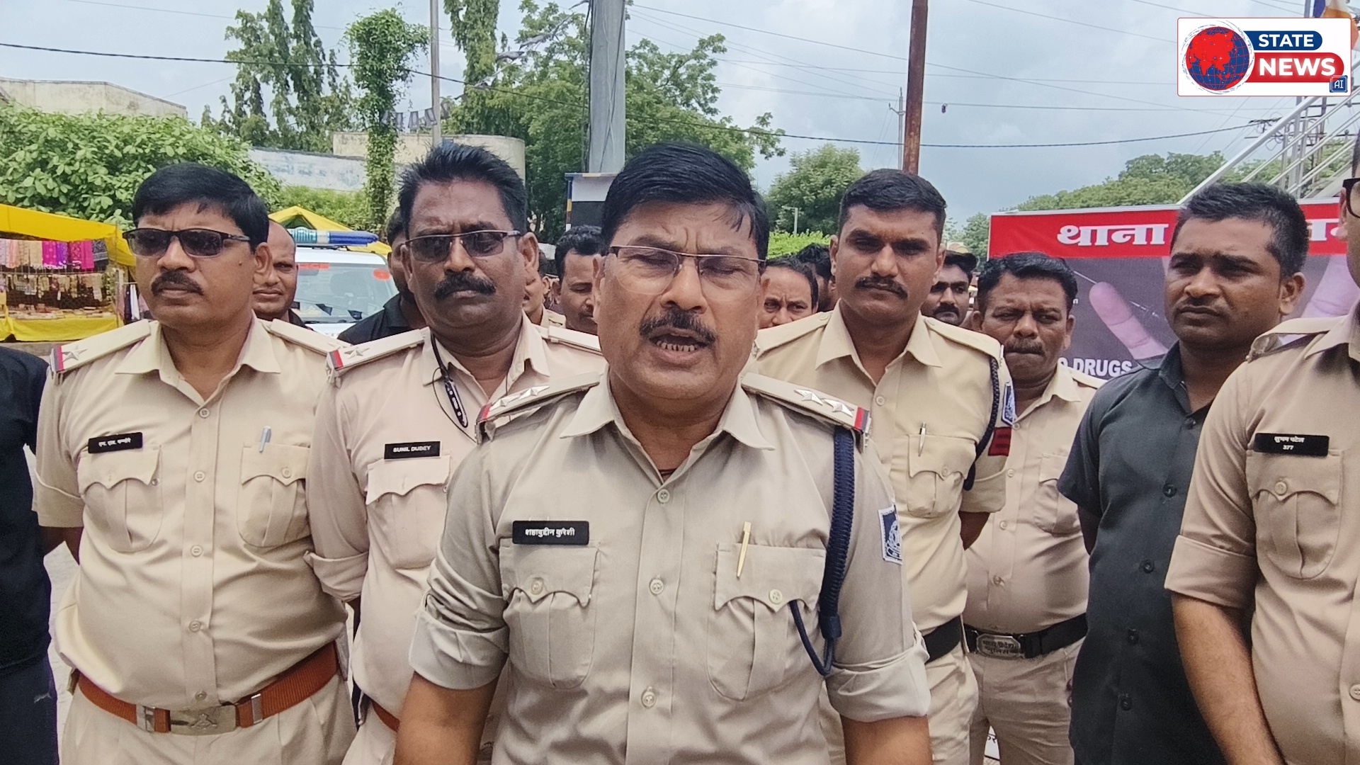 नशे को अगर अपनाओगे, कभी न सुख पाओगे । हमारा है यही संदेश, नशा मुक्त हो मध्य प्रदेश ।