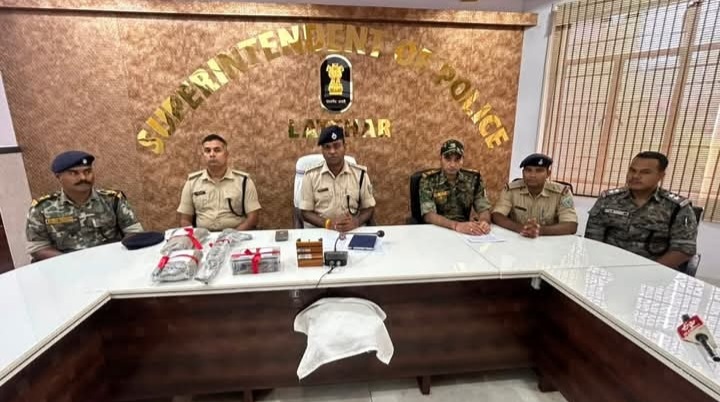 लातेहार में नक्सलियों के खिलाफ पुलिस को बड़ी कामयाबी: AK-56 राइफल और गोलियों का जखीरा बरामद