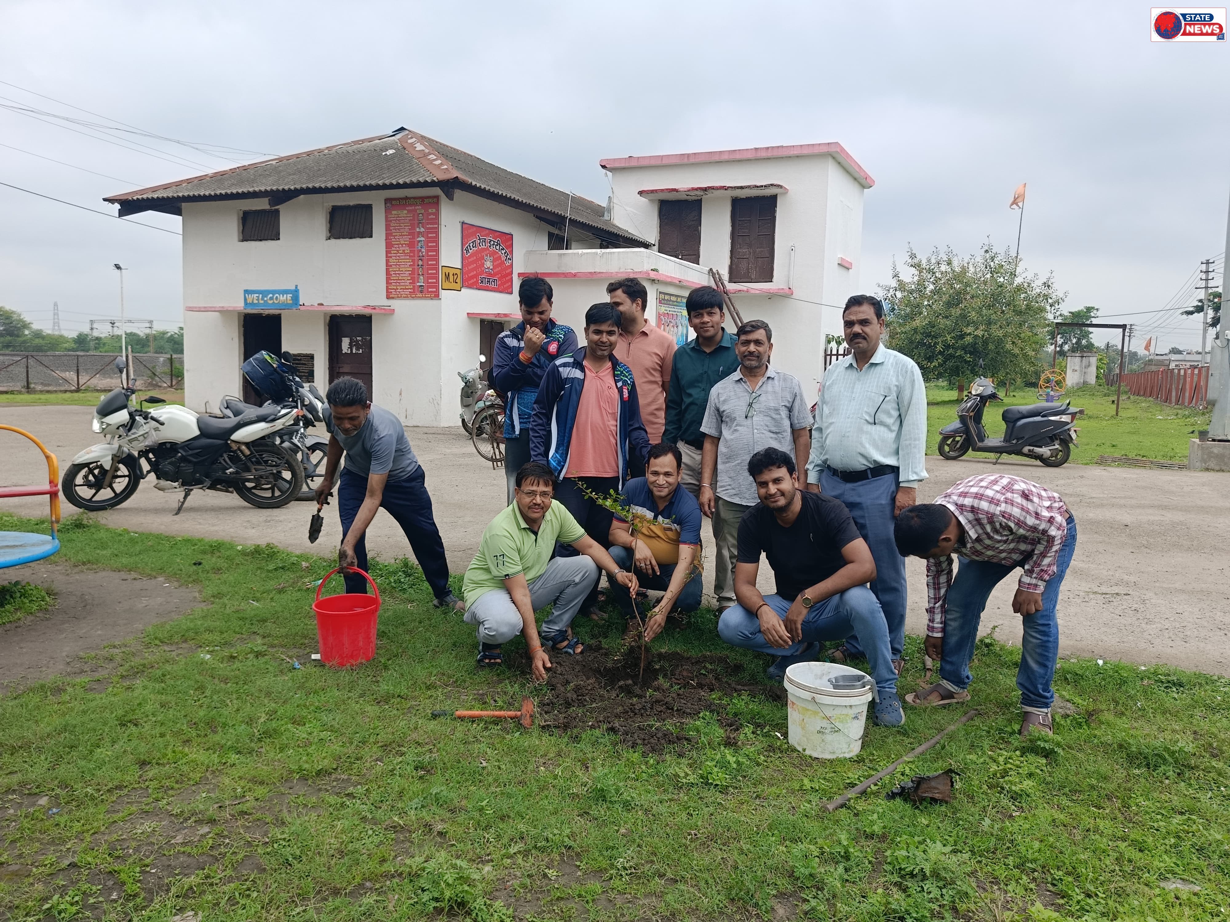 *रेलवे इंस्टिट्यूट आमला में वृहद वृक्षारोपण, करीब 100 पौधे लगाए गए*