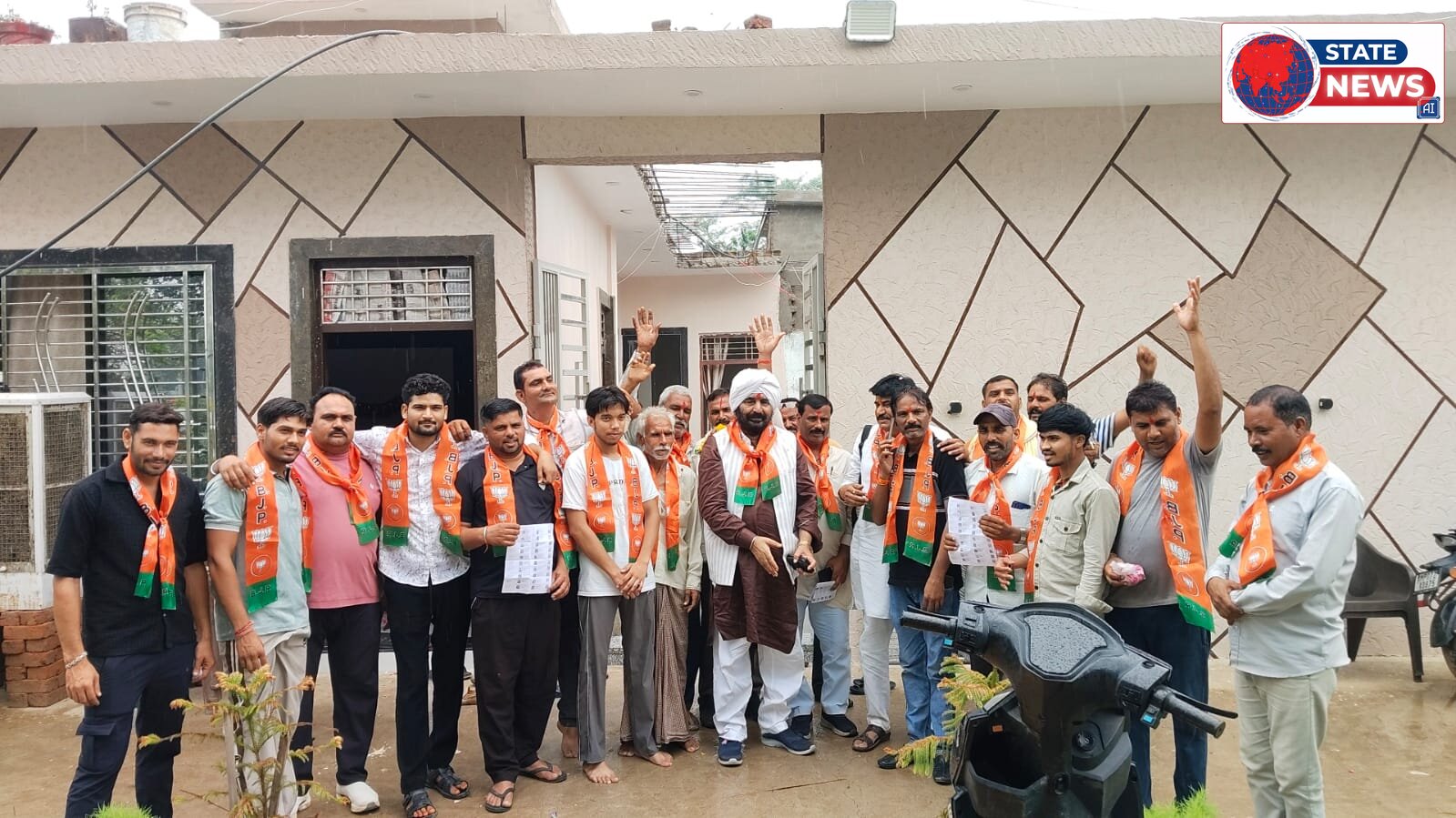 दतिया उपचुनाव: गांव-गांव पहुंचे सेक्टर प्रभारी, आशुतोष तिवारी को जिताने की कर रहे अपील*