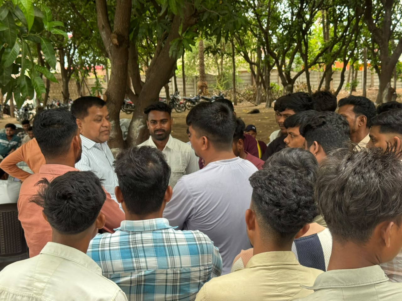 9 अगस्त को ऐतिहासिक बनाने की तैयारी शुरू: विश्व आदिवासी दिवस को लेकर पटेल फार्म हाउस पर मंथनआदिवासी विकास परिषद की बैठक में बनी रणनीति, प्रदेश उपाध्यक्ष महेश पटेल ने समाज से किया एकजुट होने का आह्वान