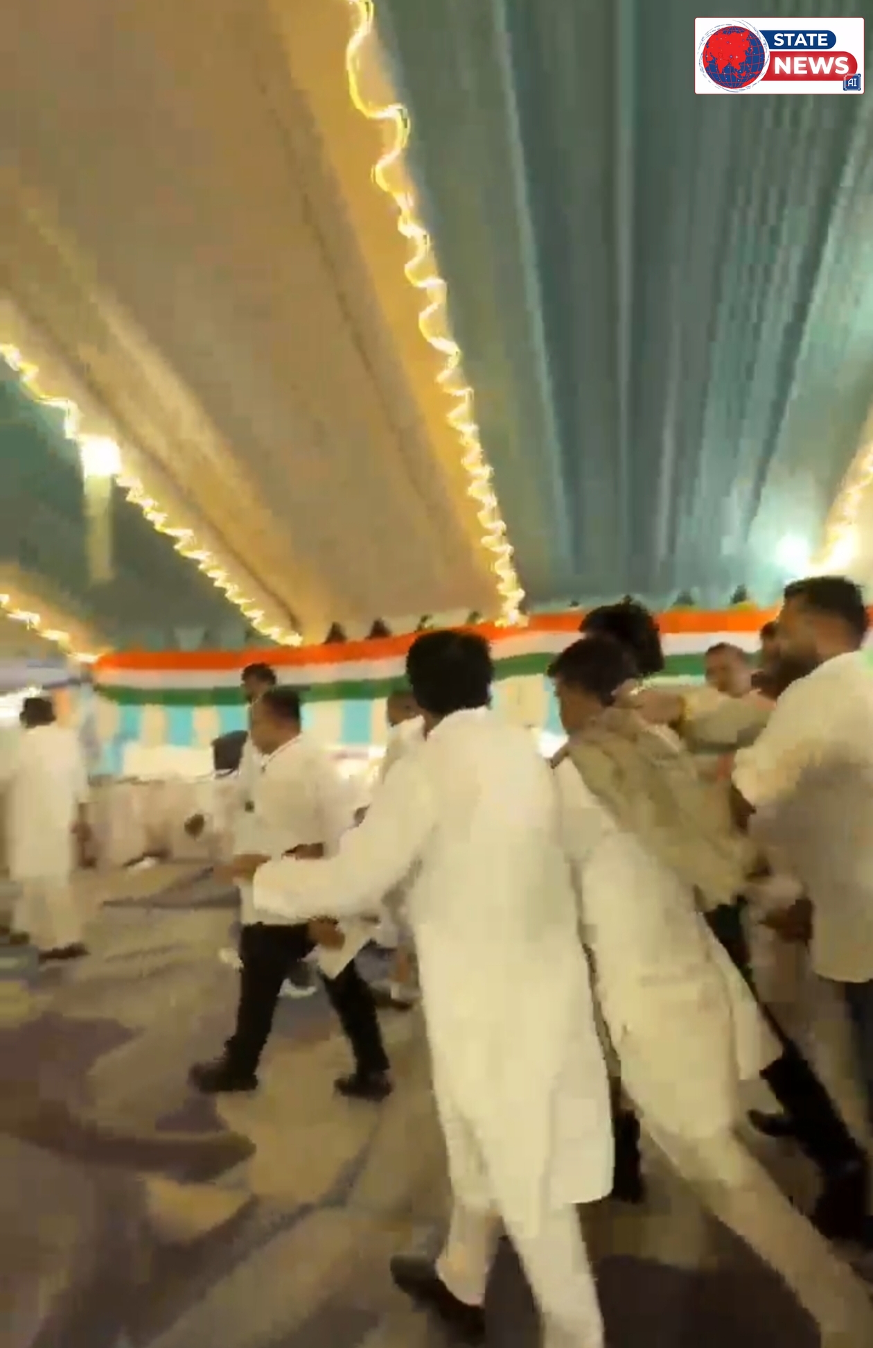 *बैतूल कांग्रेस कार्यालय में हंगामा: बैठक के दौरान कार्यकर्ताओं के बीच तीखी झड़प, गुटबाजी आई सामने*