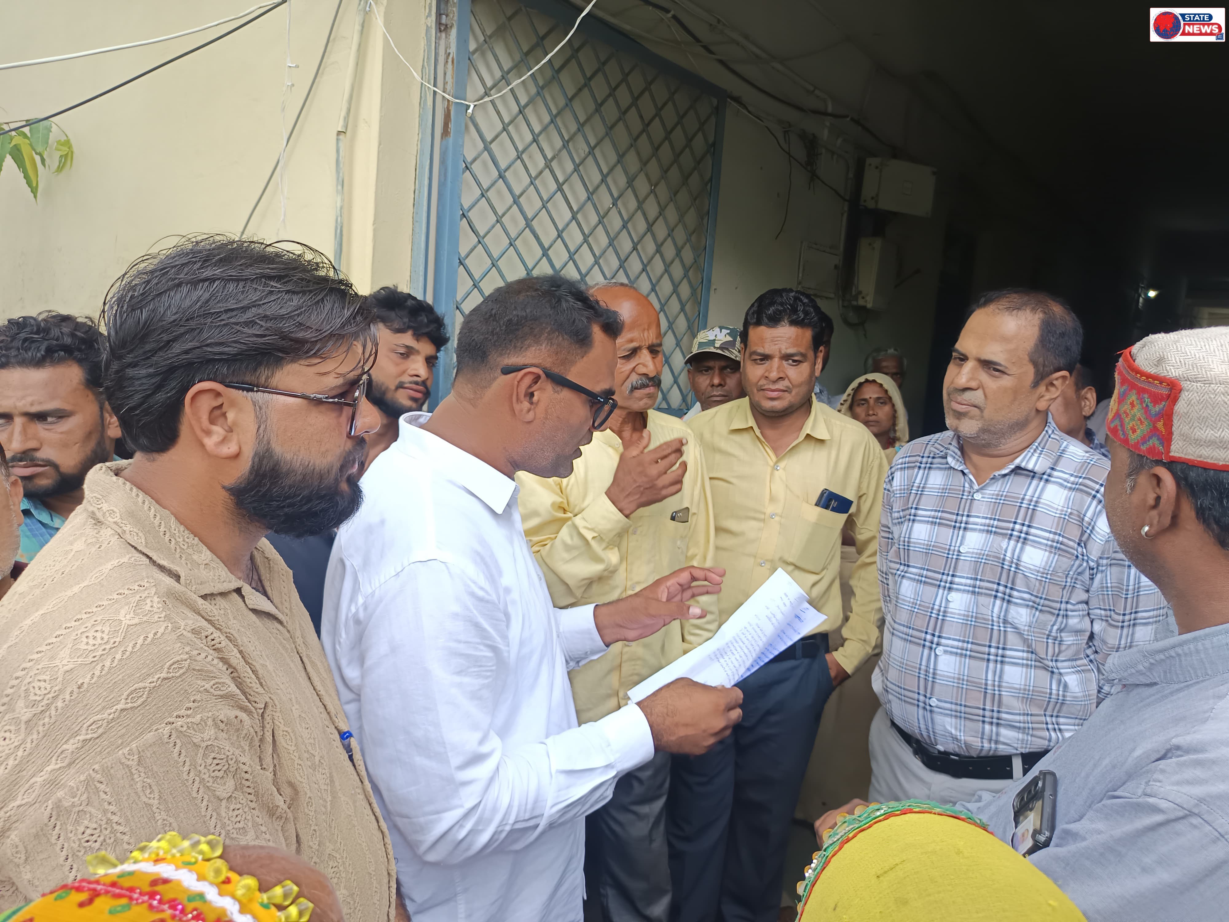 केसली जनपद पंचायत भवन निर्माण का विरोध: जंतर-मंतर पर लाठीचार्ज के खिलाफ भी गुस्सा, राष्ट्रपति के नाम सौंपा ज्ञापन