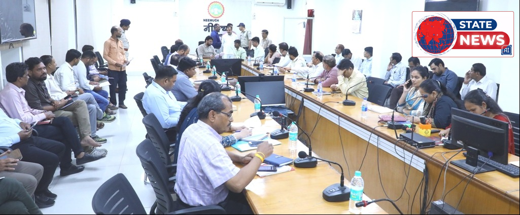 नीमच में जनसुनवाई: कलेक्टर हिमांशु चंद्रा ने सुनी 117 आवेदकों की समस्याएं