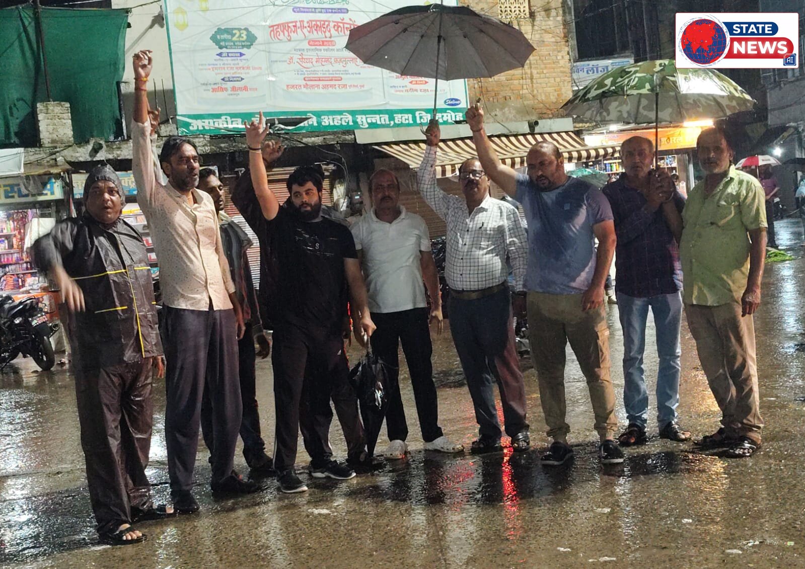राहुल गांधी की गिरफ्तारी के विरोध में हटा में कांग्रेस का प्रदर्शन,बारिश में भी केंद्र सरकार के खिलाफ गरजे कार्यकर्ता..
