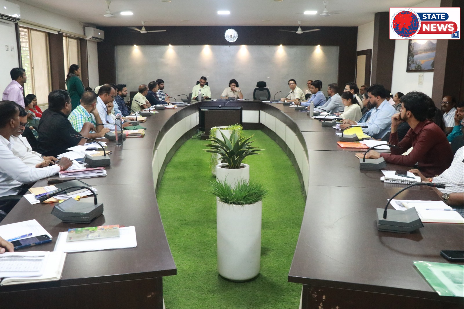 बालाघाट कलेक्टर श्री मृणाल मीना ने की कृषि और संबद्ध विभागों की समीक्षा