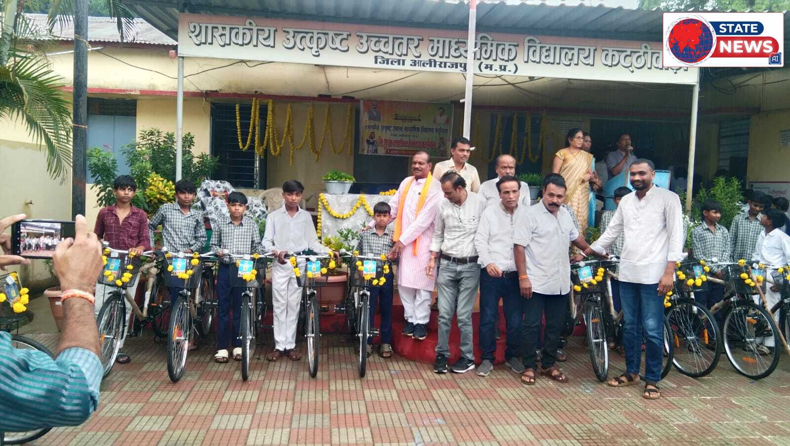 "जब सपनों को मिल गए पंख..." कट्ठीवाड़ा में हुआ निःशुल्क साइकिल वितरण