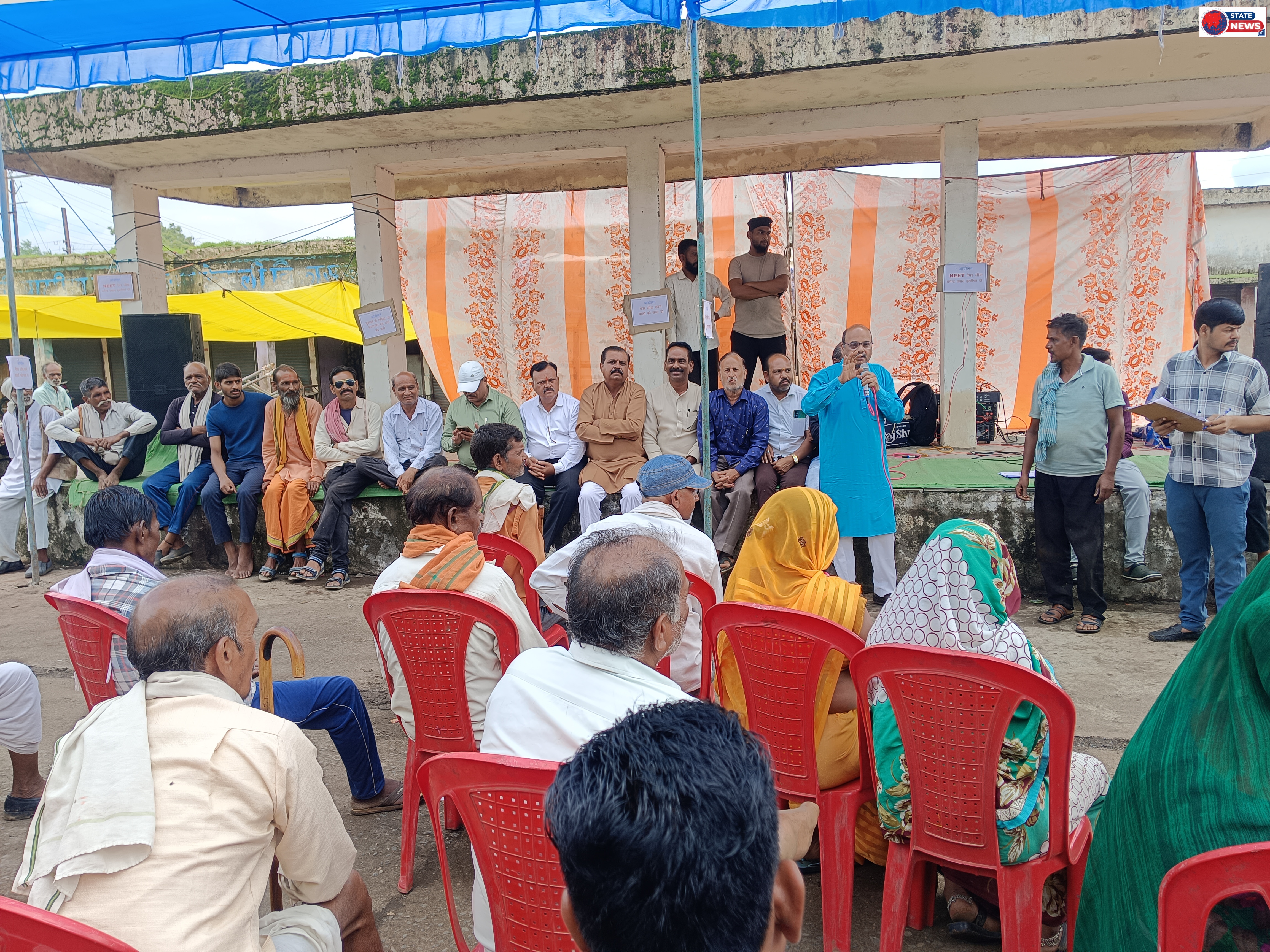 केसली पशु बाजार बचाने और खाद संकट पर फूटा आक्रोश, राष्ट्रपति के नाम तहसीलदार को सौंपा ज्ञापन