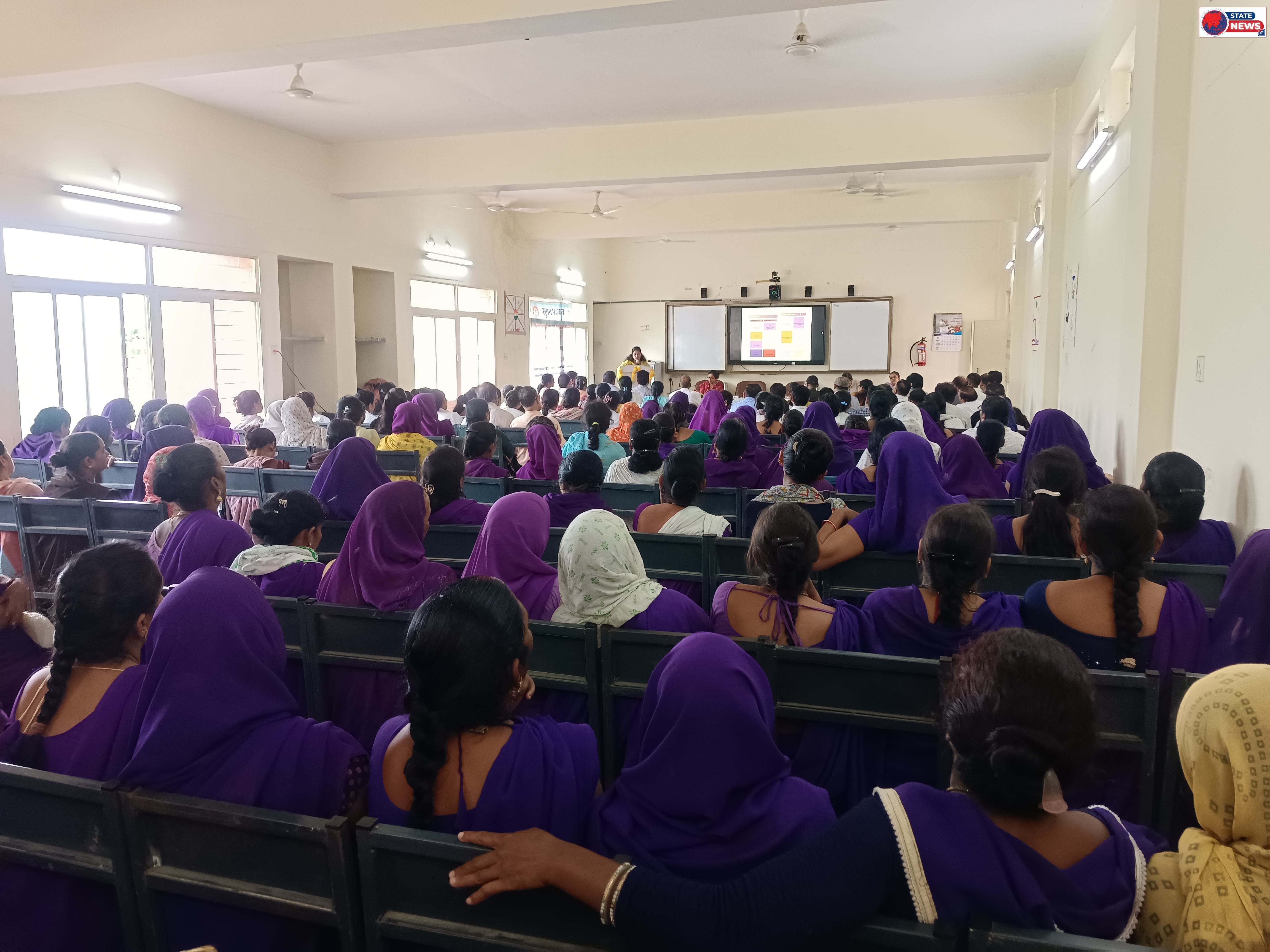 हाई रिस्क गर्भवती महिलाओं को समय पर मिले ब्लड, कलेक्टर प्रतिभा पाल के निर्देश; केसली महाविद्यालय परिसर में किया पौधारोपण