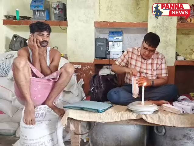 पन्ना में डेयरी पर खाद्य विभाग का छापा: 900 लीटर दूध में मिलीं मरी मक्खियां और भारी गंदगी