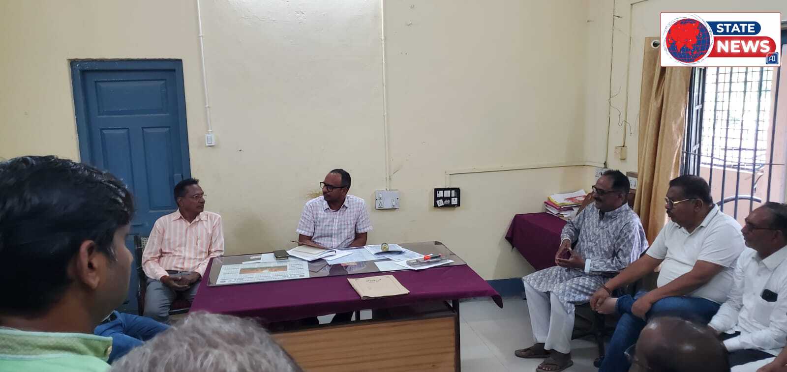 बिजली बिल ज्यादा आने से MPVE कार्यालय में पहुंचे किसान एवं पूर्व विधायक
