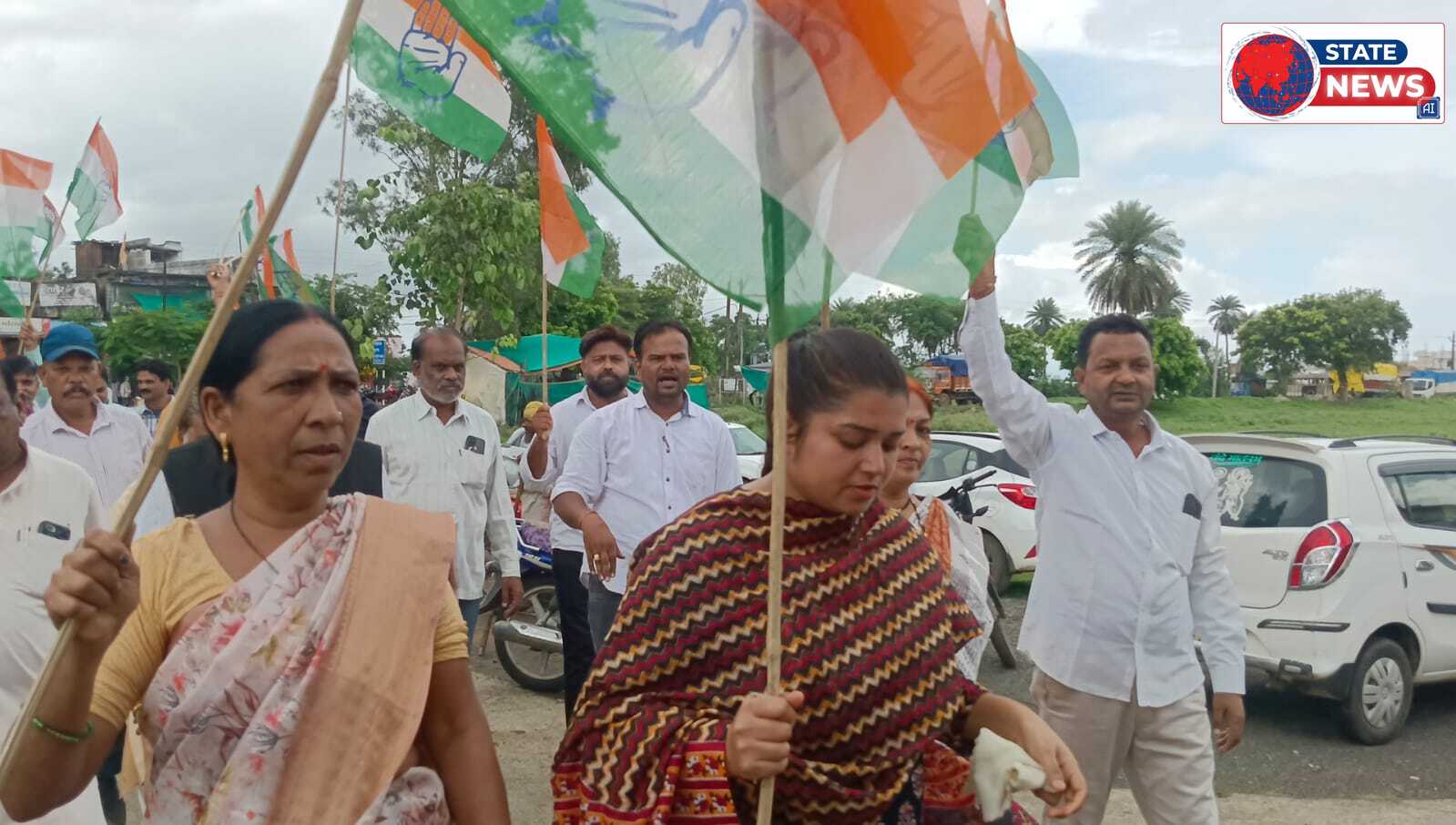 *राहुल गांधी की गिरफ्तारी और छात्रों पर लाठीचार्ज के विरोध में कांग्रेस का हल्लाबोल, राष्ट्रपति के नाम सौंपा ज्ञापन*