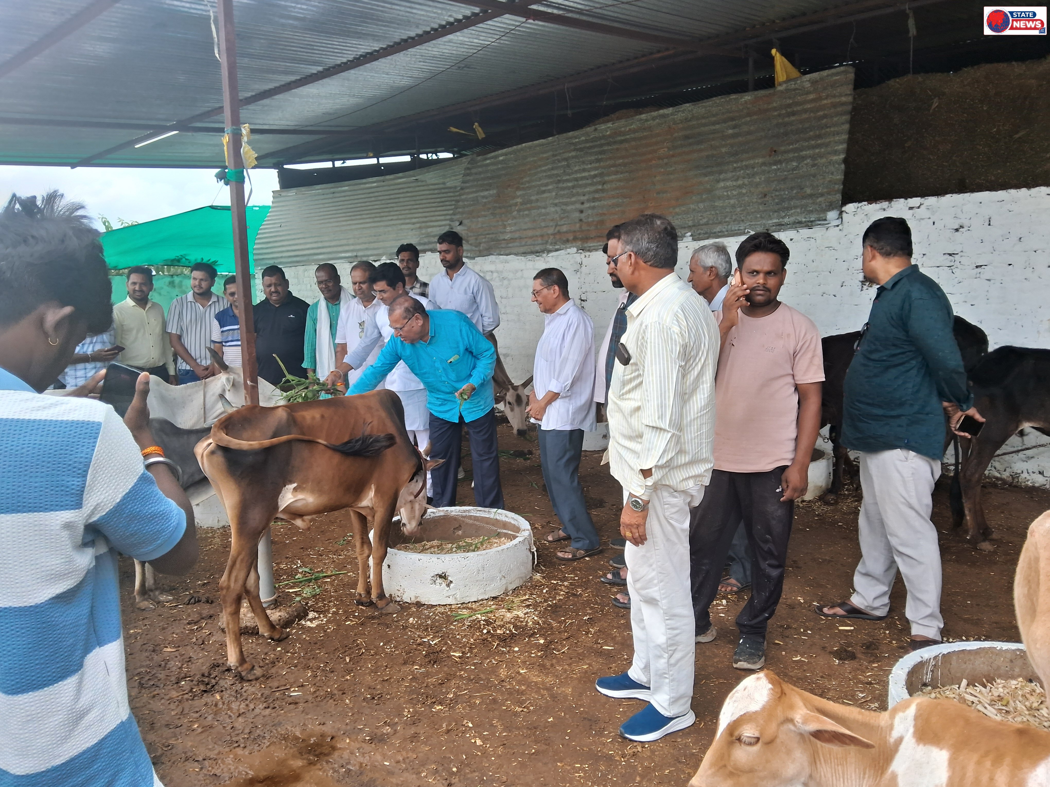 खकनार श्री राधे कृष्ण गौ शाला में किये  86 पौधे रोपित  श्री टाक के जन्मदिवस पर हुआ आयोजन जन प्राधिनिध भी हुए शामिल