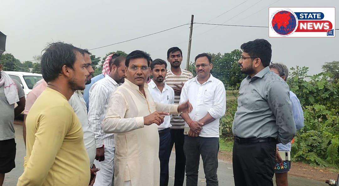 18 नंबर माइनर में पानी की मांग को लेकर किसानों का अनशन, जनपद सदस्य वेदप्रकाश तिवारी भी बैठे धरने पर