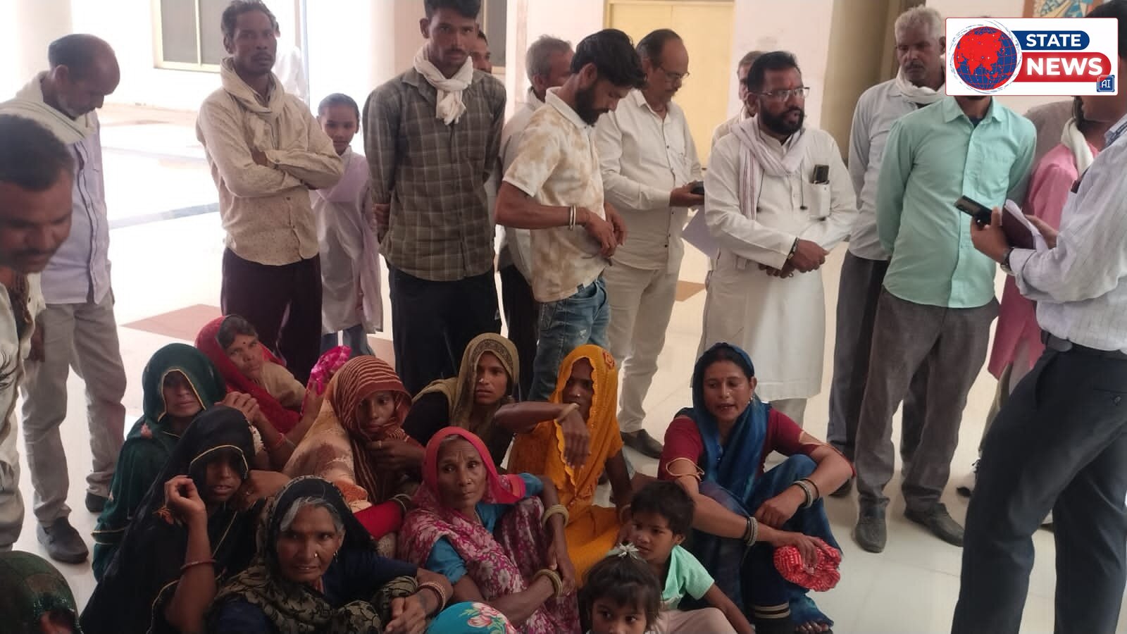 बमोरी के उकावद खुर्द में पेयजल व बिजली का संकट दबंगों पर लगाया डीपी से कनेक्शन न देने का आरोप, ग्रामीणों ने जनसुनवाई में सौंपा ज्ञापन गुना। 