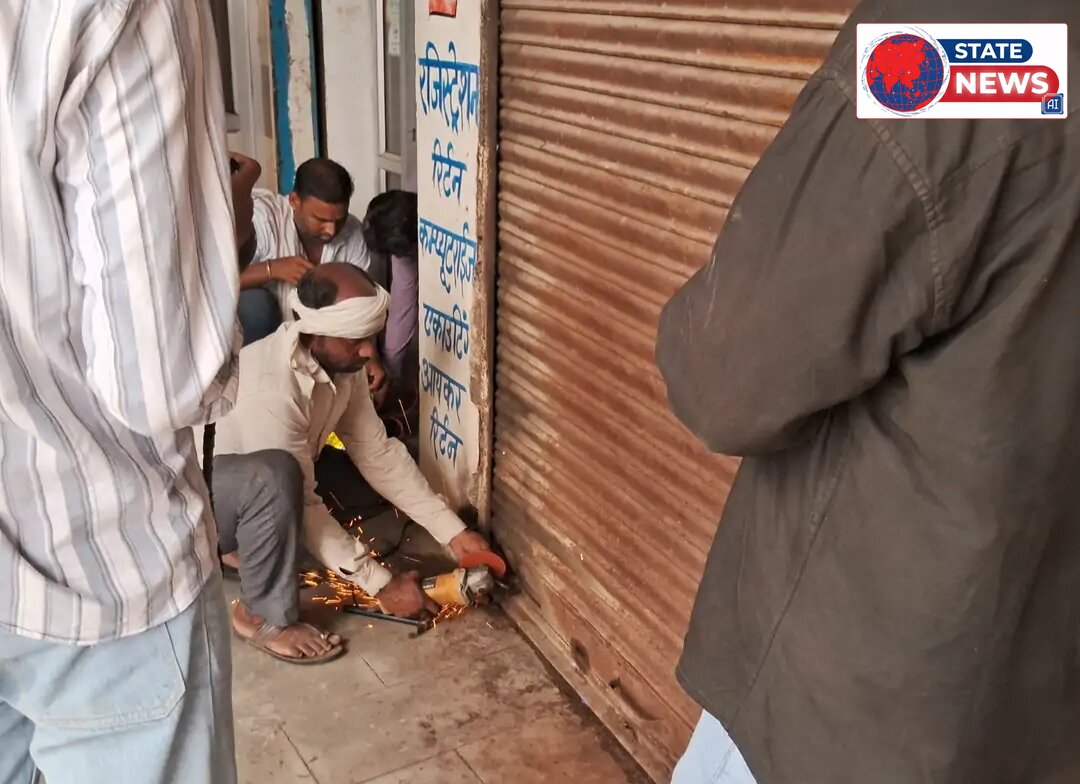 नगर पालिका की दुकानों पर सबसे बड़ी कार्रवाई, 55 अवैध कब्जे हटे... शहर में दिनभर रही चर्चा