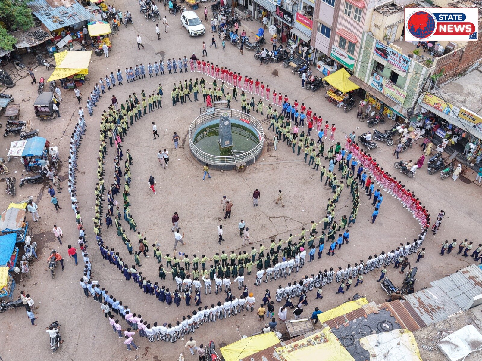 मानव श्रृंखला बनाकर दिया जागरूकता का संदेश