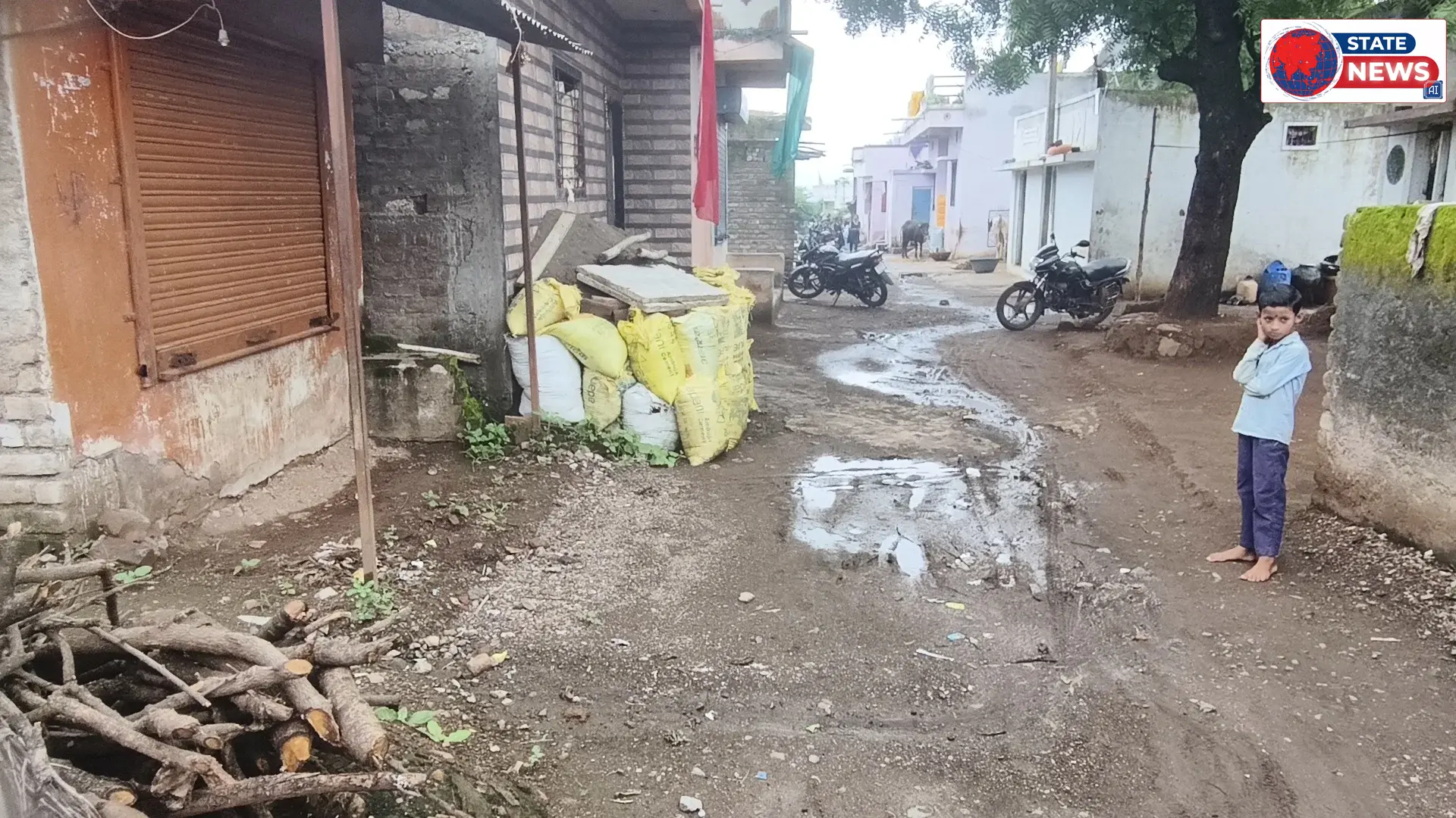 ग्राम साईंखेड़ा में अधूरी नाली और गंदगी से आक्रोशित ग्रामवासी, पांच कुएं में से दो पर जाली , ग्रामीणों की आंतरिक गली में रोड की मांग ।