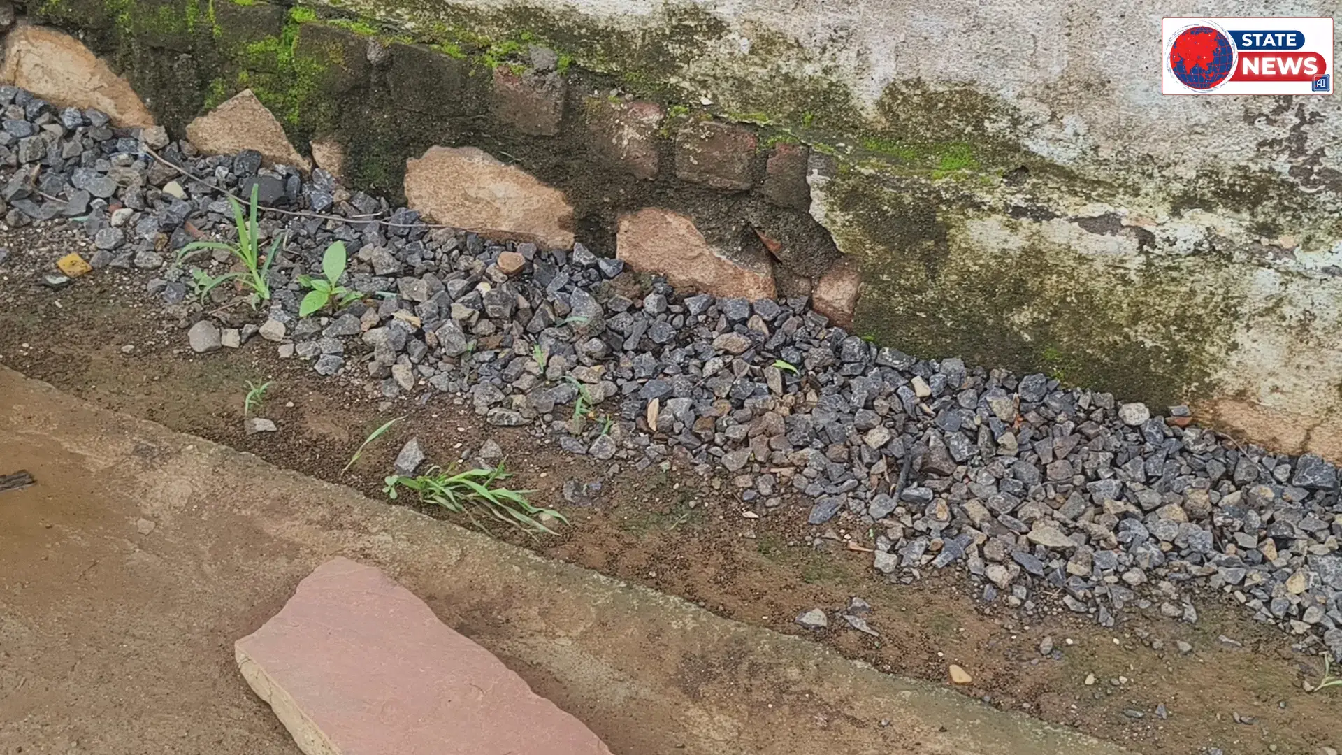ग्राम साईंखेड़ा में अधूरी नाली और गंदगी से आक्रोशित ग्रामवासी, पांच कुएं में से दो पर जाली , ग्रामीणों की आंतरिक गली में रोड की मांग ।