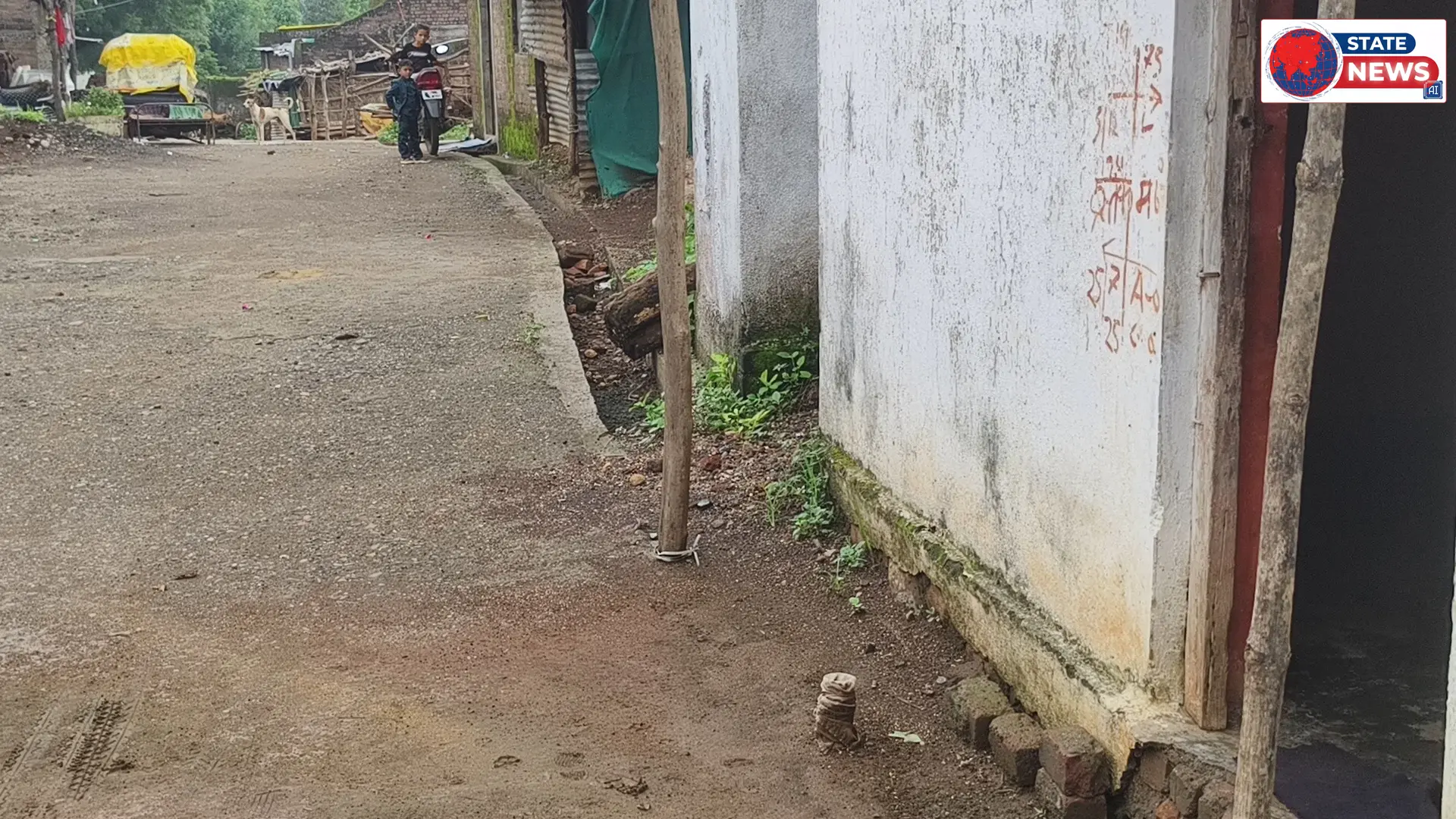 ग्राम साईंखेड़ा में अधूरी नाली और गंदगी से आक्रोशित ग्रामवासी, पांच कुएं में से दो पर जाली , ग्रामीणों की आंतरिक गली में रोड की मांग ।