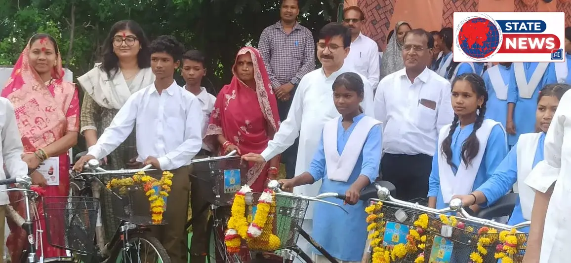 केसली के शासकीय हाई स्कूल चौका में निःशुल्क साइकिल वितरण कार्यक्रम संपन्न, छात्राओं के चेहरे पर खिली मुस्कान