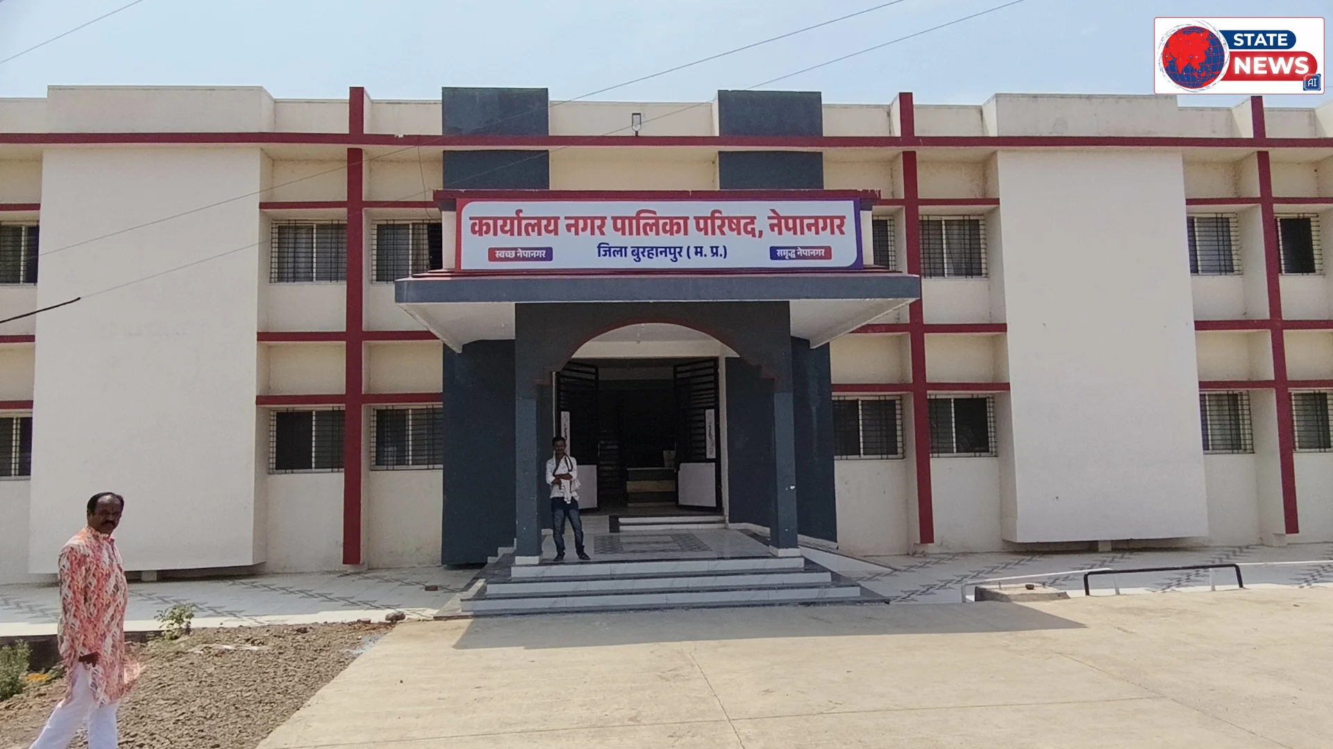 नेपानगर की नगर पालिका परिषद के नए भवन 2 करोड़ की लगभग लागत से बने भवन में पहली बारिश मे पानी भर गया CMO के ऑफिस में भरा पानी, भवन की गुणवत्त