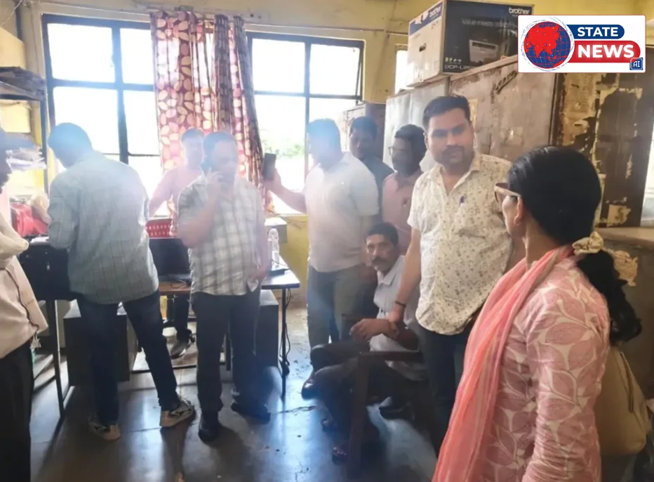 सीएमएचओ कार्यालय में कथित दलाल? का रिश्वत गिनते वीडियो वायरल, लोकायुक्त कार्रवाई के बाद मचा हड़कंप