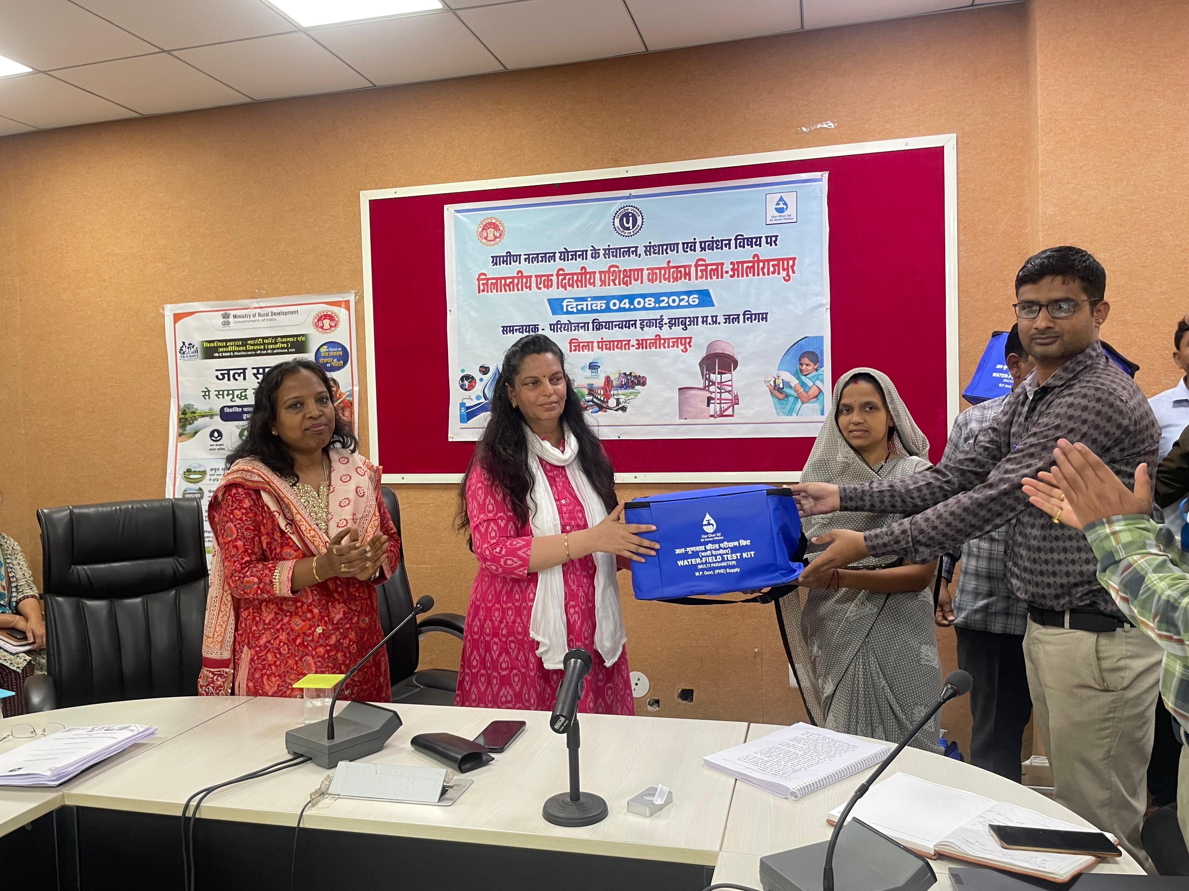 ग्रामीण नलजल योजना के संचालन, संधारण एवं प्रबंधन पर सरपंच-सचिवों का प्रशिक्षण आयोजित शुद्ध पेयजल उपलब्ध कराना ग्राम पंचायतों की भी प्राथमिक जिम्मेदारी ।कलेक्टर श्रीमती नीतू माथुर