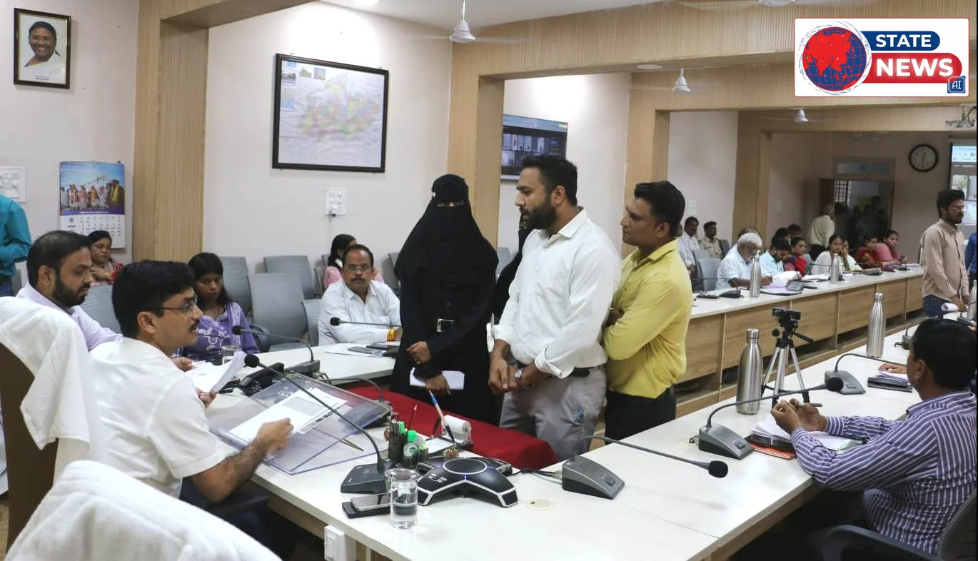 बुरहानपुर कलेक्टर की जनसुनवाई में सुनी गईं नागरिकों की समस्याएं