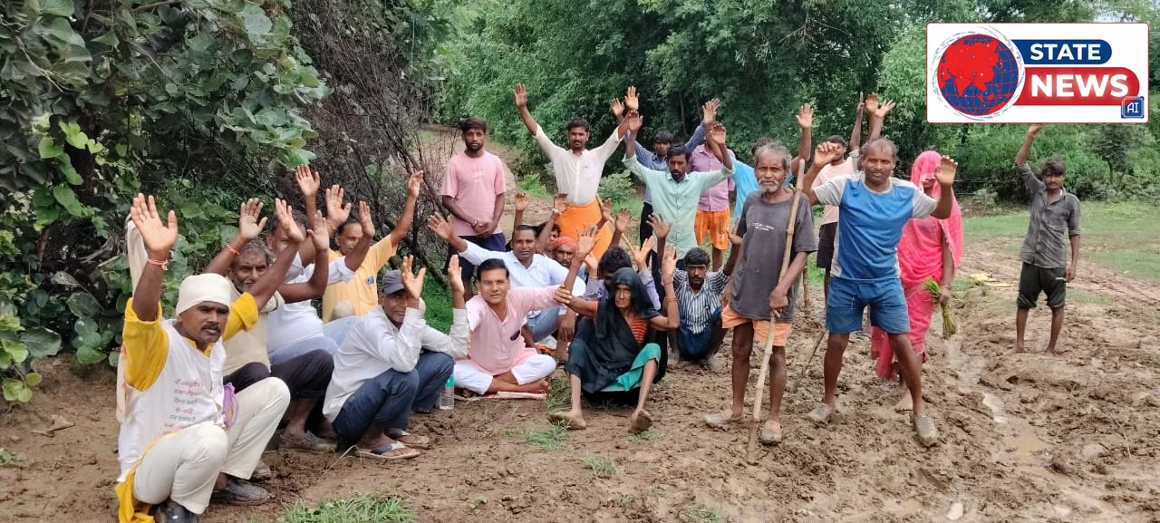 भाजपा के वरिष्ठ नेता ही बैठे आमरण अनशन पर, विकास कार्यों में लापरवाही के खिलाफ ग्रामीणों संग खोला मोर्चा