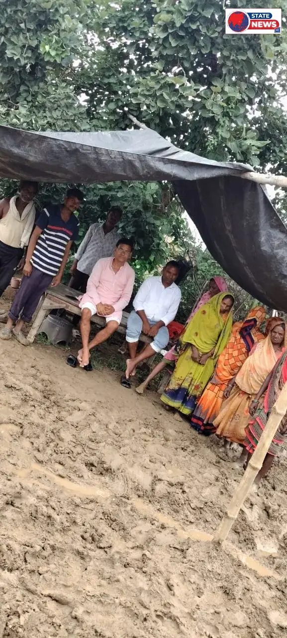 भाजपा के वरिष्ठ नेता ही बैठे आमरण अनशन पर, विकास कार्यों में लापरवाही के खिलाफ ग्रामीणों संग खोला मोर्चा