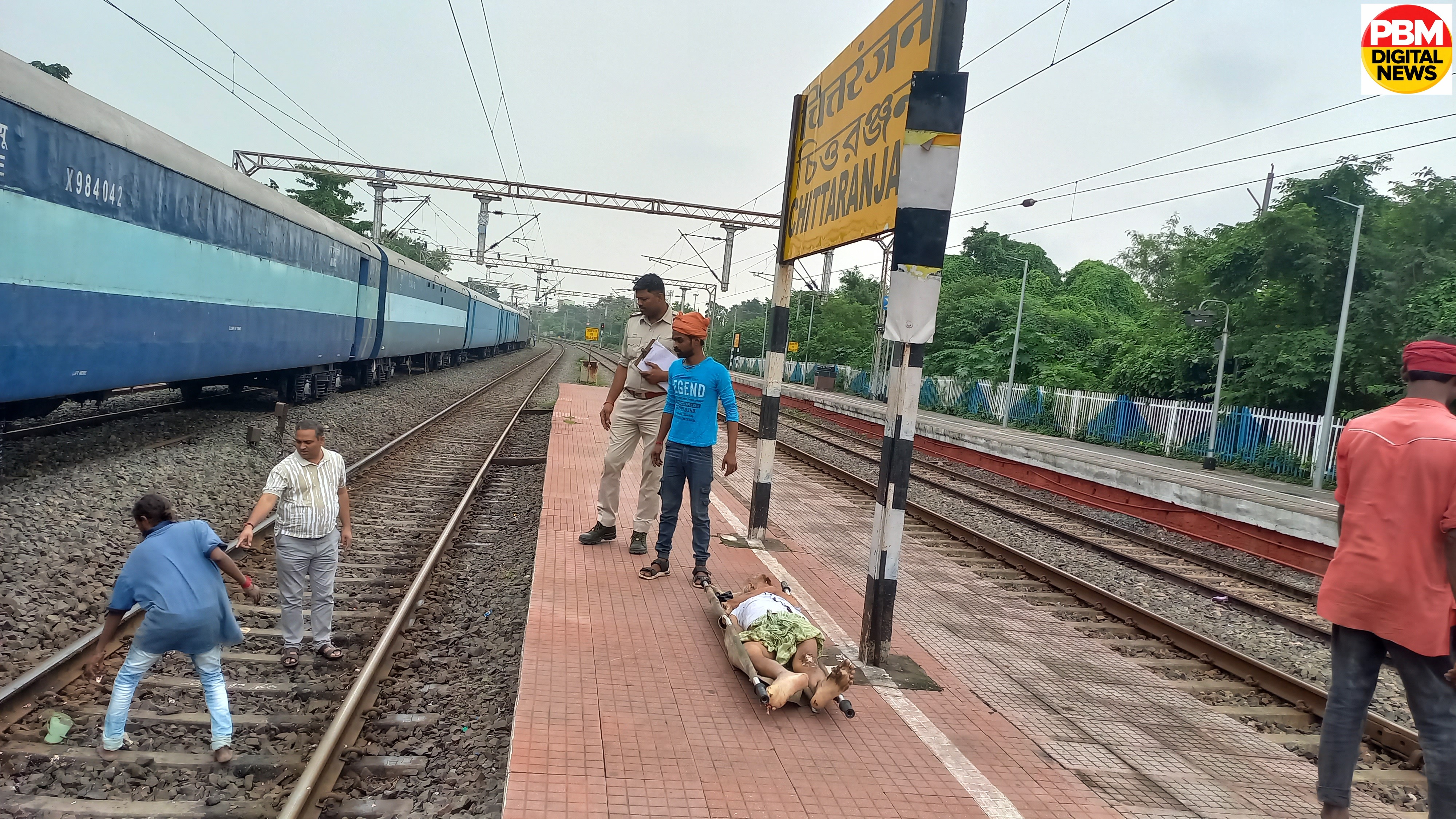 🚨 ब्रेकिंग न्यूज़: चित्तरंजन स्टेशन पर ट्रेन की चपेट में आने से बुजुर्ग की दर्दनाक मौत, GRP ने की पहचान की अपील