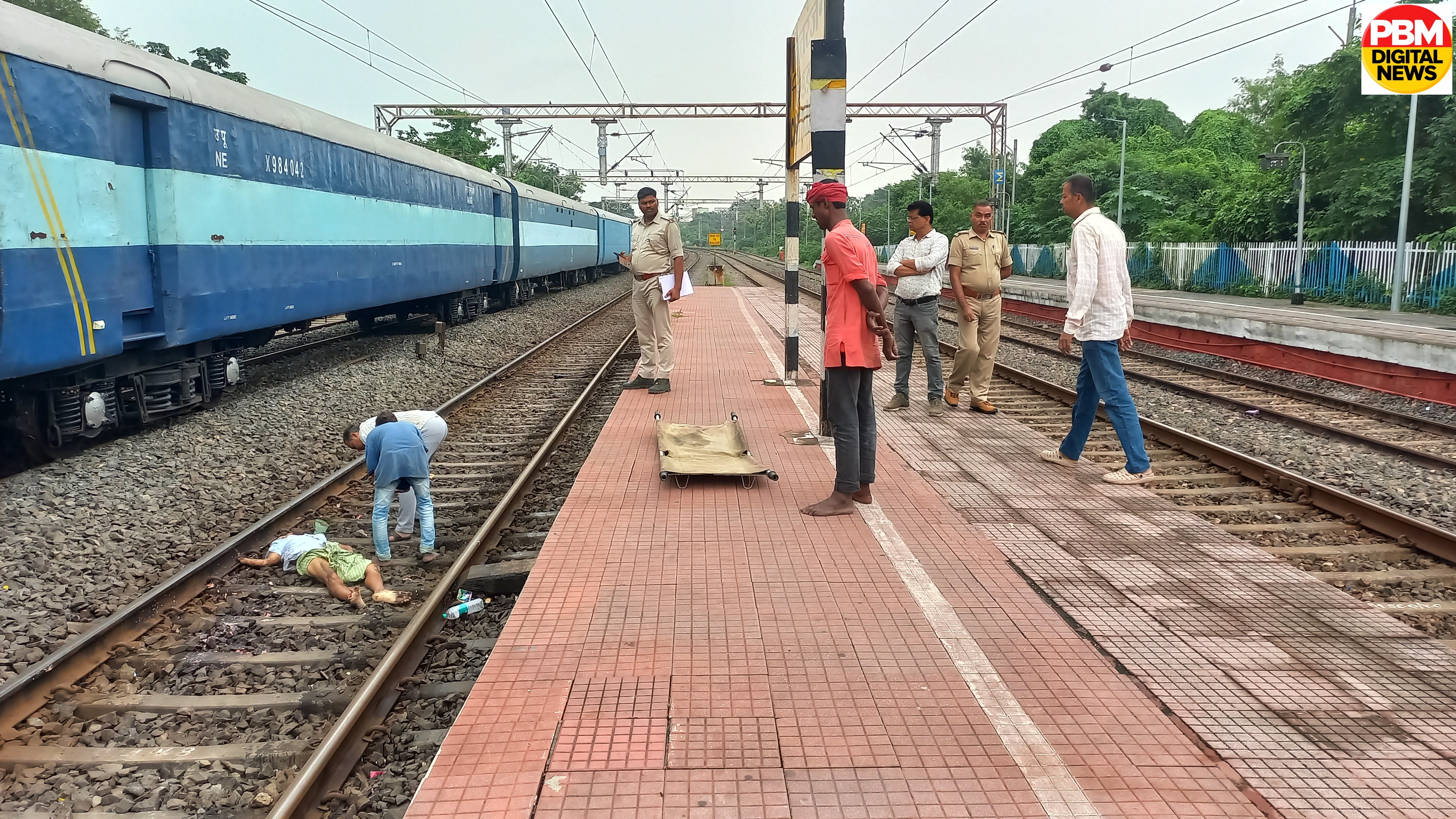 🚨 ब्रेकिंग न्यूज़: चित्तरंजन स्टेशन पर ट्रेन की चपेट में आने से बुजुर्ग की दर्दनाक मौत, GRP ने की पहचान की अपील