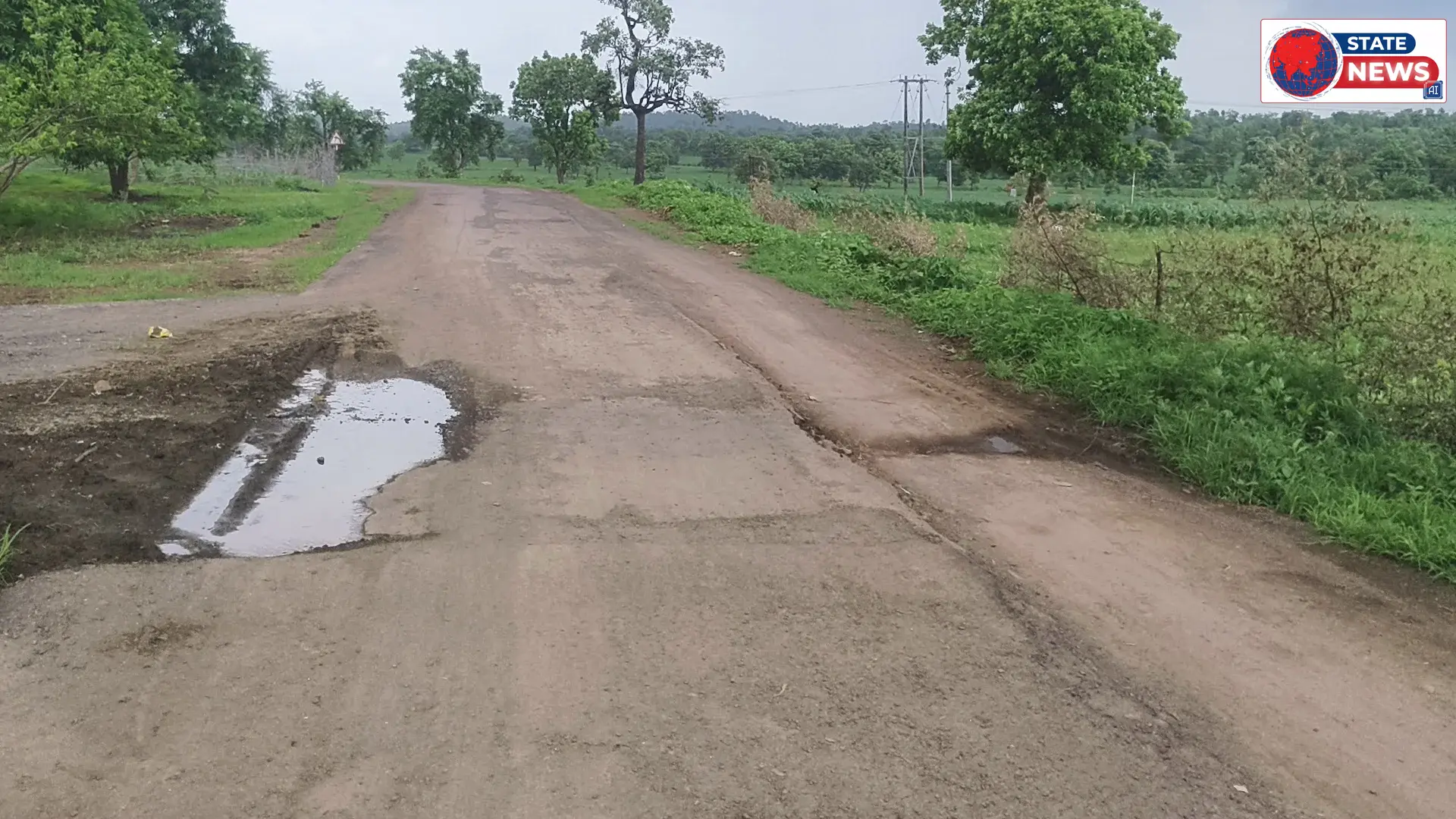 *करीब 1 करोड़ 60 लाख रुपए की लागत से मांडवा से बदनापुर फाटे तक सड़क रिपेयरिंग किए जाना था  ।  ठेकेदार द्वारा ''चैनपुरा गांव में स्कूल के पास