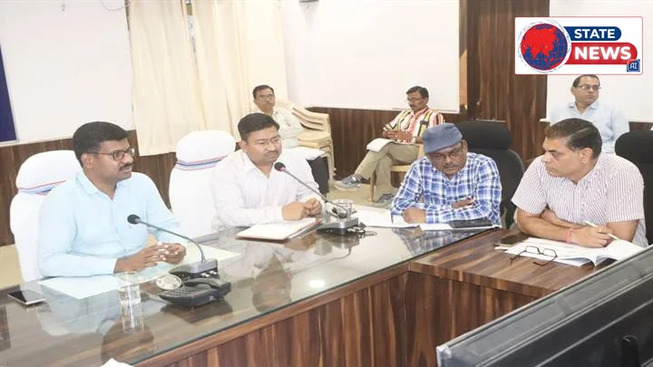 सतना में ग्रामीण विकास कार्यों की महा-समीक्षा: कलेक्टर ने दिए योजनाओं में तेजी लाने के निर्देश