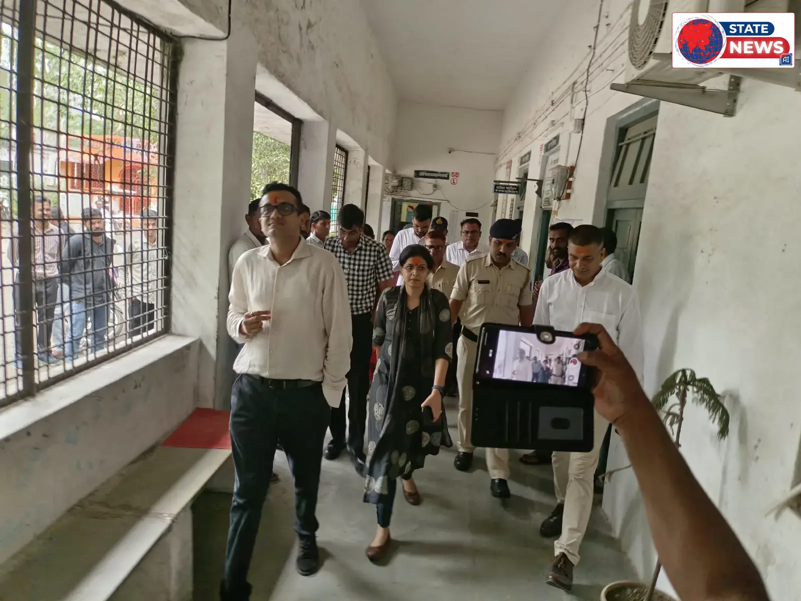 जन-विश्वास अभियान के बाद अचानक आलोट तहसील पहुंचे कलेक्टर, लिया व्यवस्थाओं का जायजा
