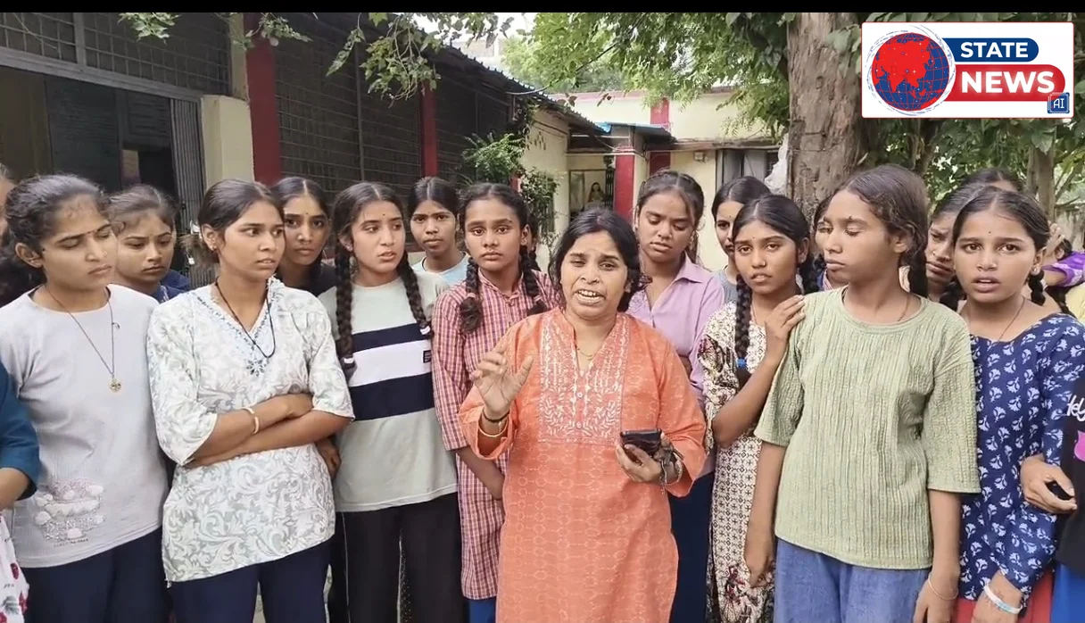 छात्रावास विवाद में जांच पर ही उठे सवाल, छात्राओं ने किया विरोध