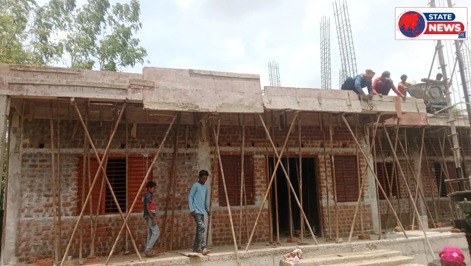 65 लाख के आयुष्मान आरोग्य मंदिर निर्माण में अनियमितताओं के आरोप, जंग लगे सरिया व घटिया सीमेंट का हो रहा उपयोग*